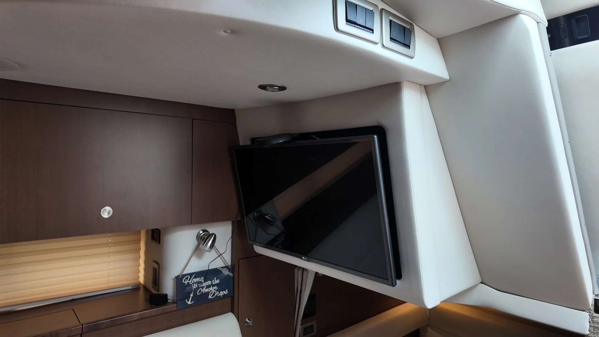 2016 Sea Ray 370 SUNDANCER Image Thumbnail #33