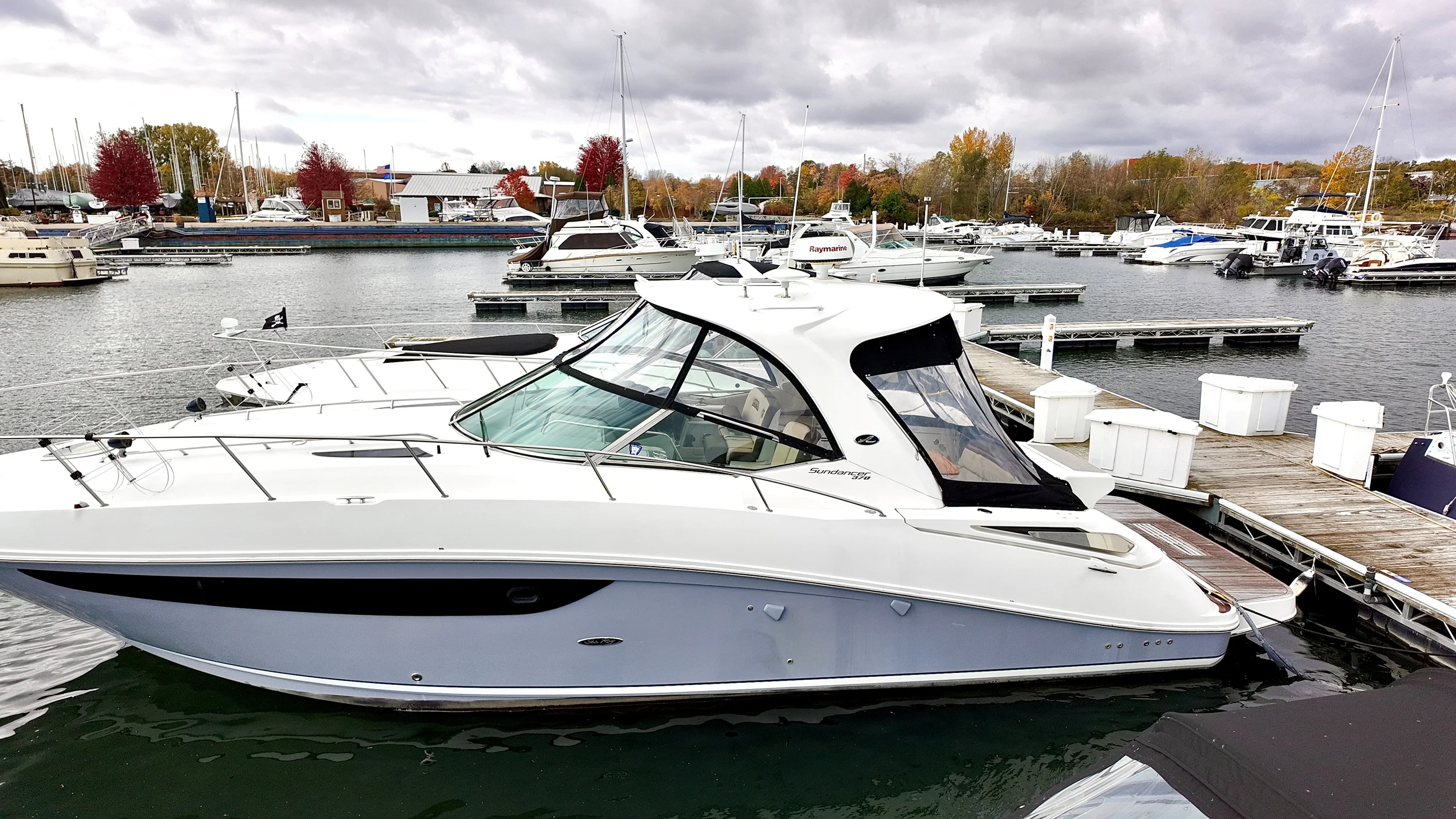 2016 Sea Ray 370 SUNDANCER Image Thumbnail #4