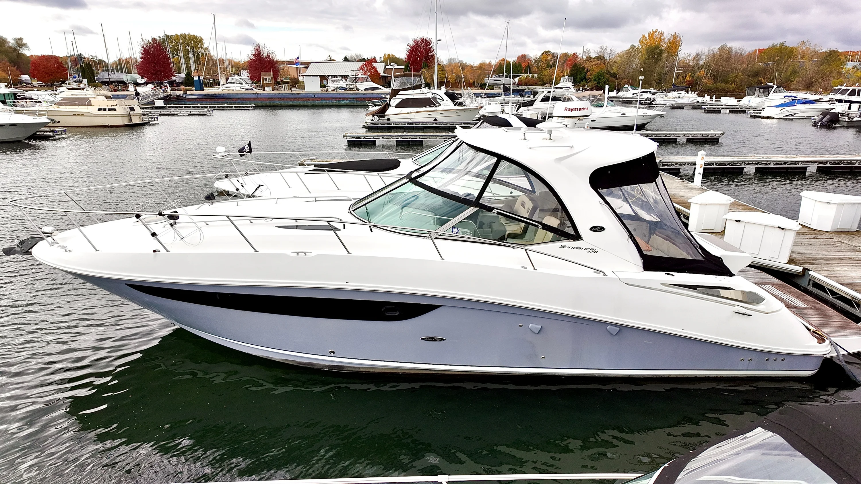 2016 Sea Ray 370 SUNDANCER Image Thumbnail #3