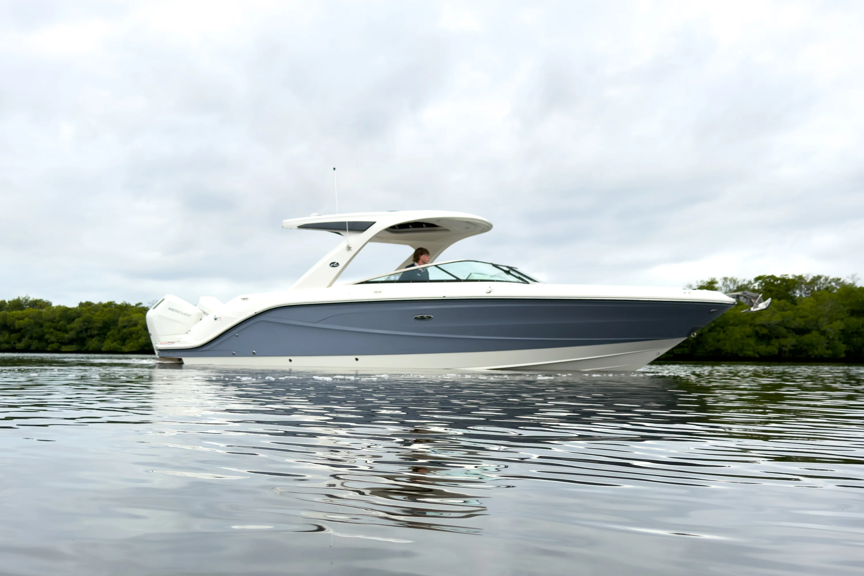 2026 Sea Ray SLX 310 Outboard Image Thumbnail #35