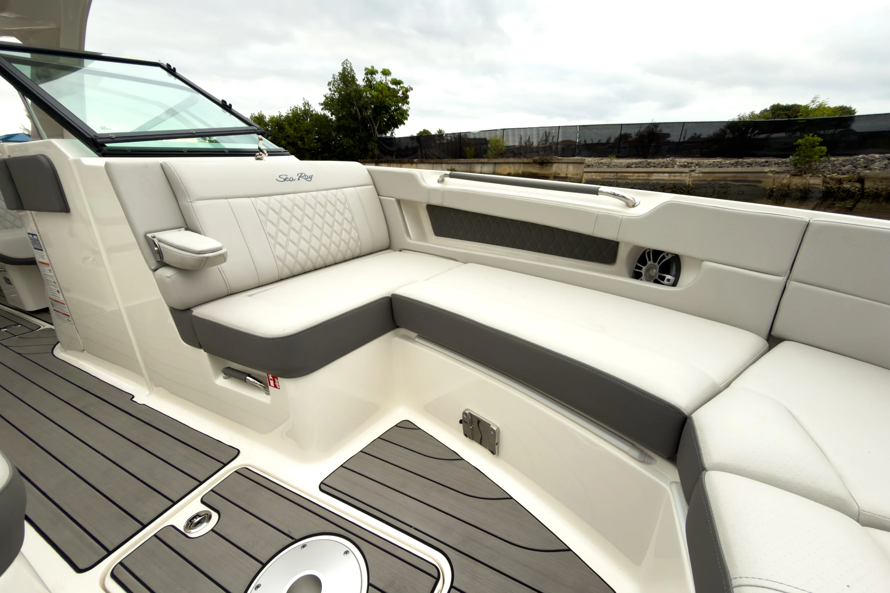 2026 Sea Ray SLX 310 Outboard Image Thumbnail #22