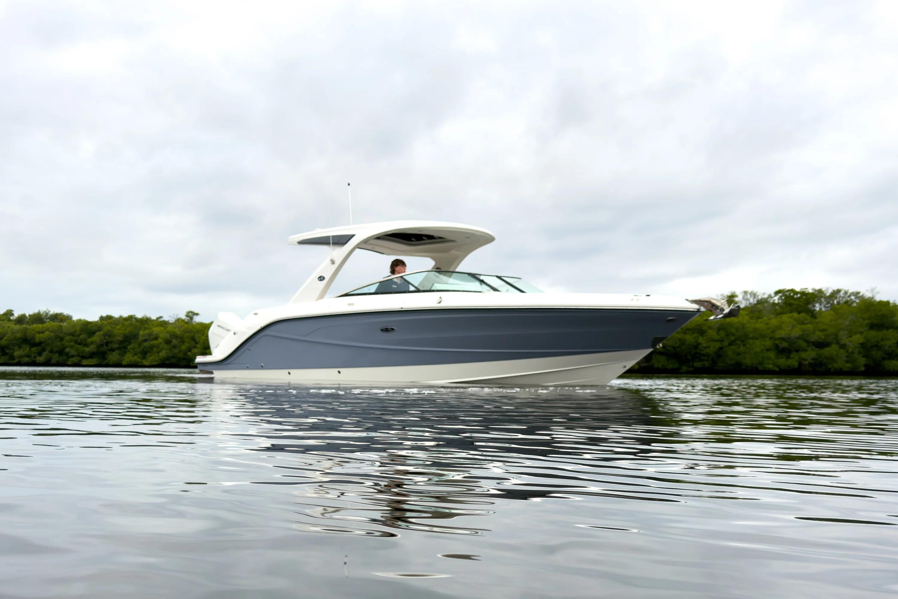 2026 Sea Ray SLX 310 Outboard Image Thumbnail #0