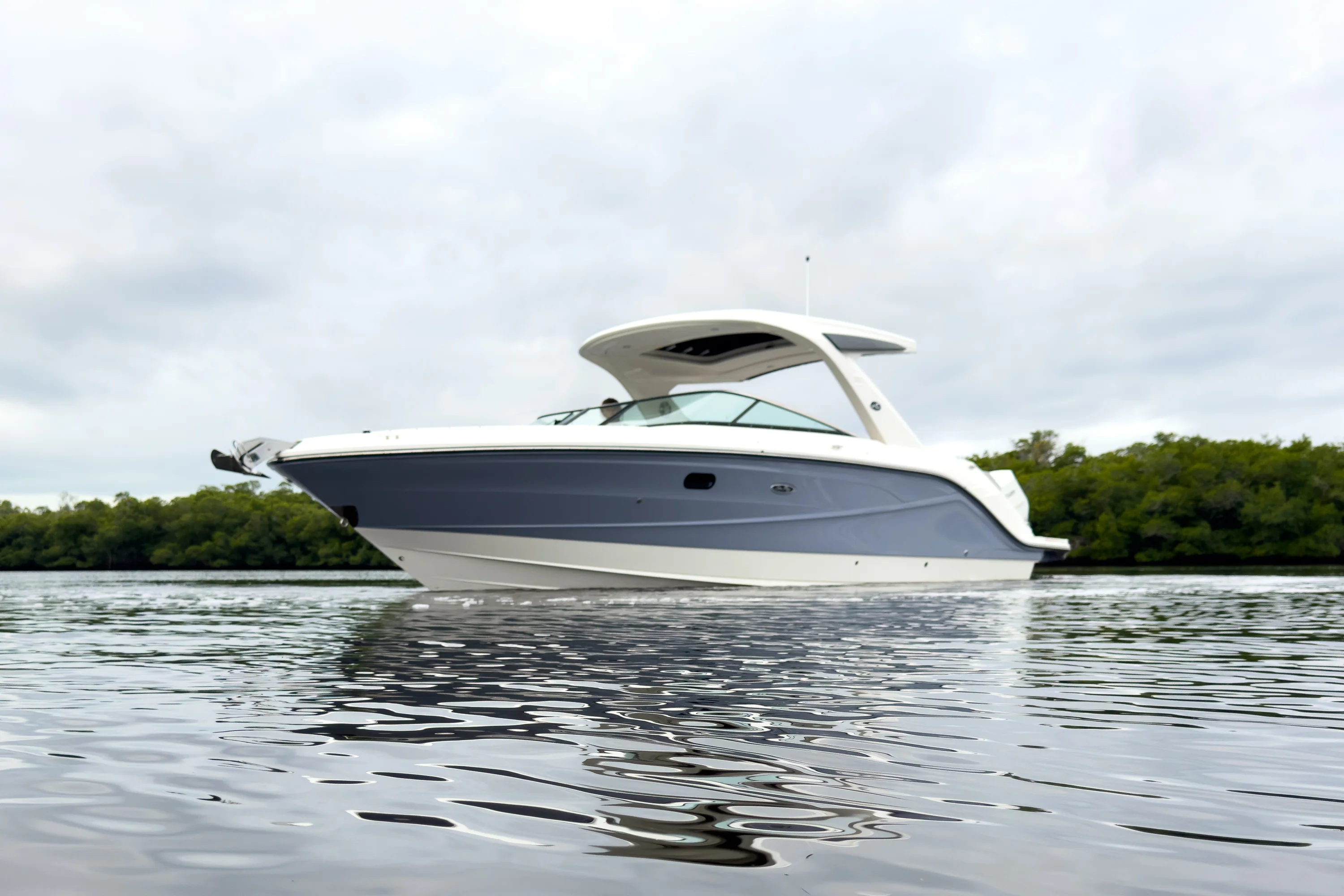 2026 Sea Ray SLX 310 Outboard Image Thumbnail #2