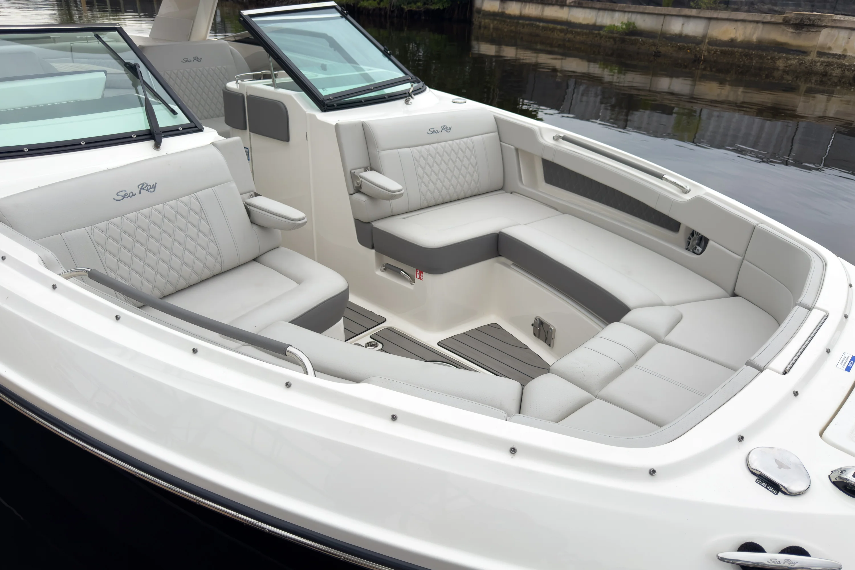 2026 Sea Ray SLX 310 Outboard Image Thumbnail #23