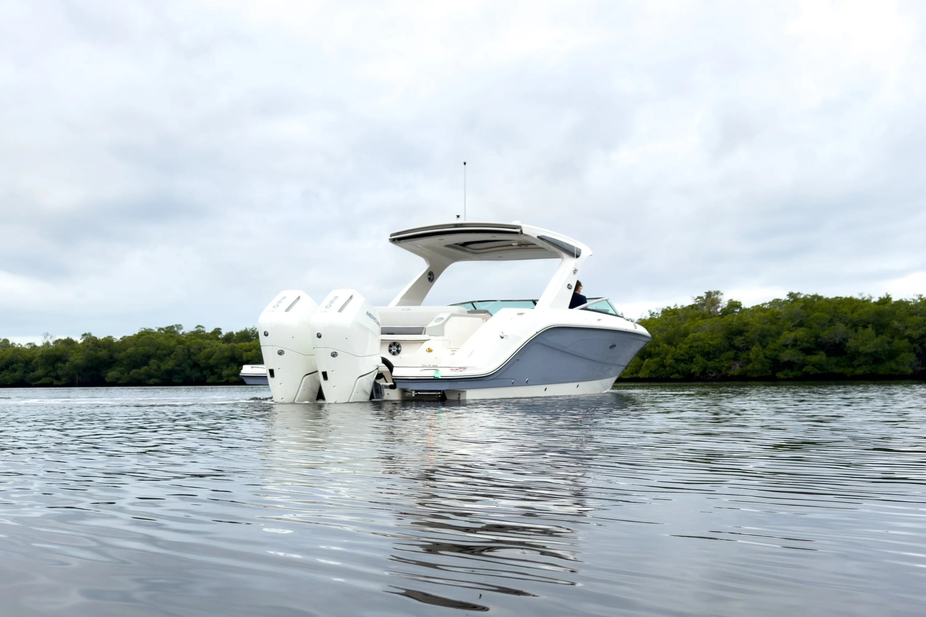 2026 Sea Ray SLX 310 Outboard Image Thumbnail #3