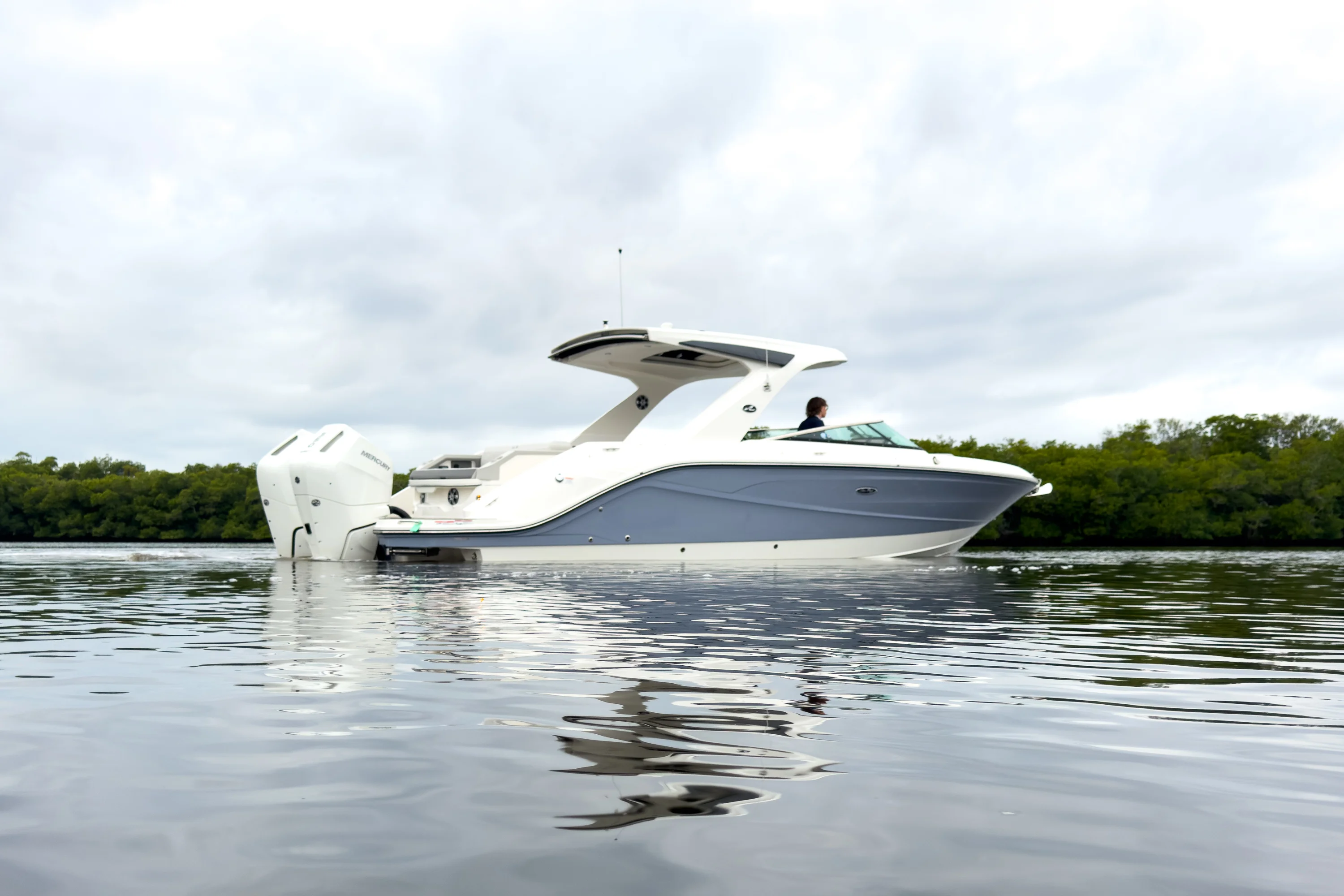 2026 Sea Ray SLX 310 Outboard Image Thumbnail #38