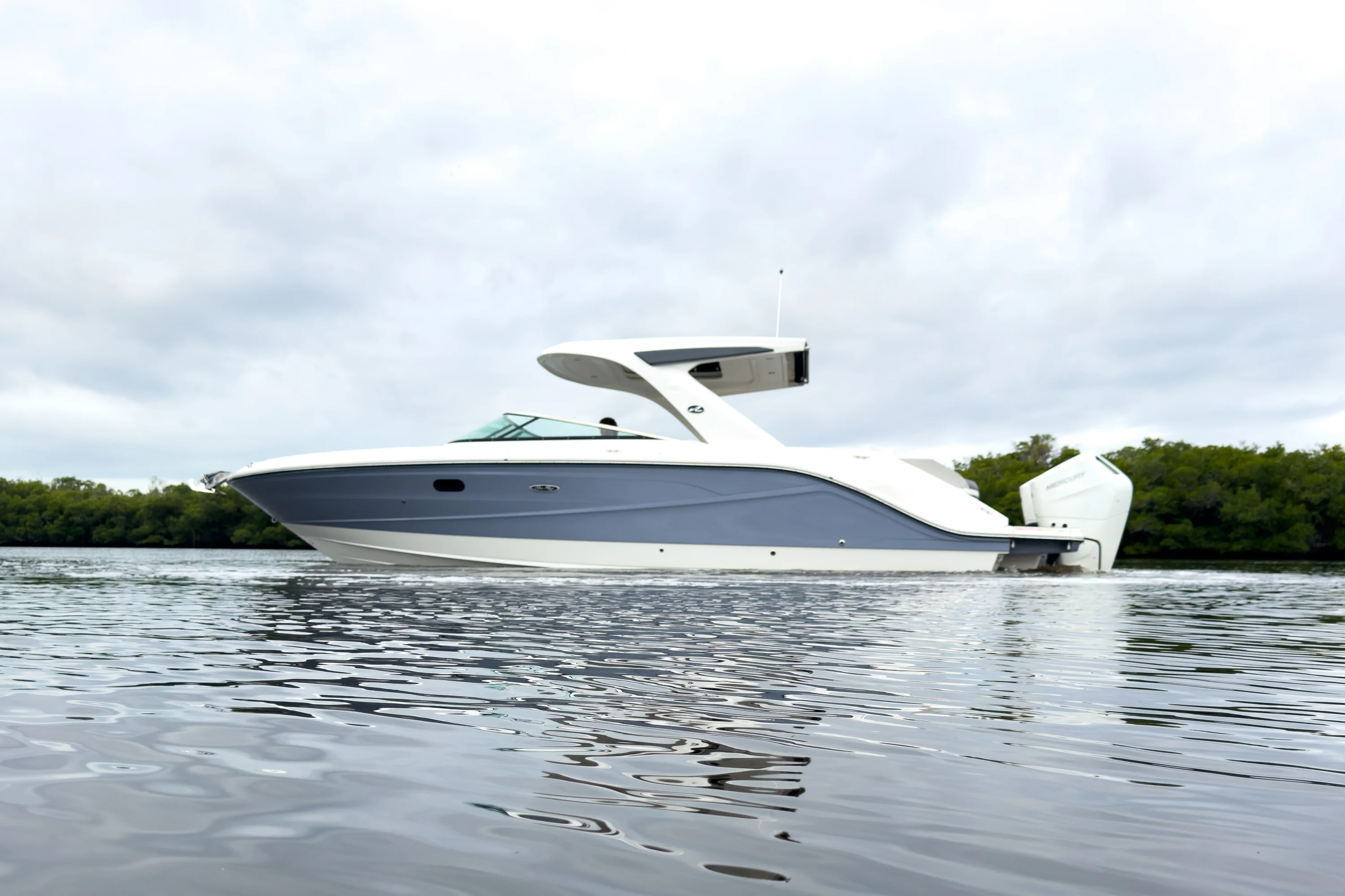 2026 Sea Ray SLX 310 Outboard Image Thumbnail #30