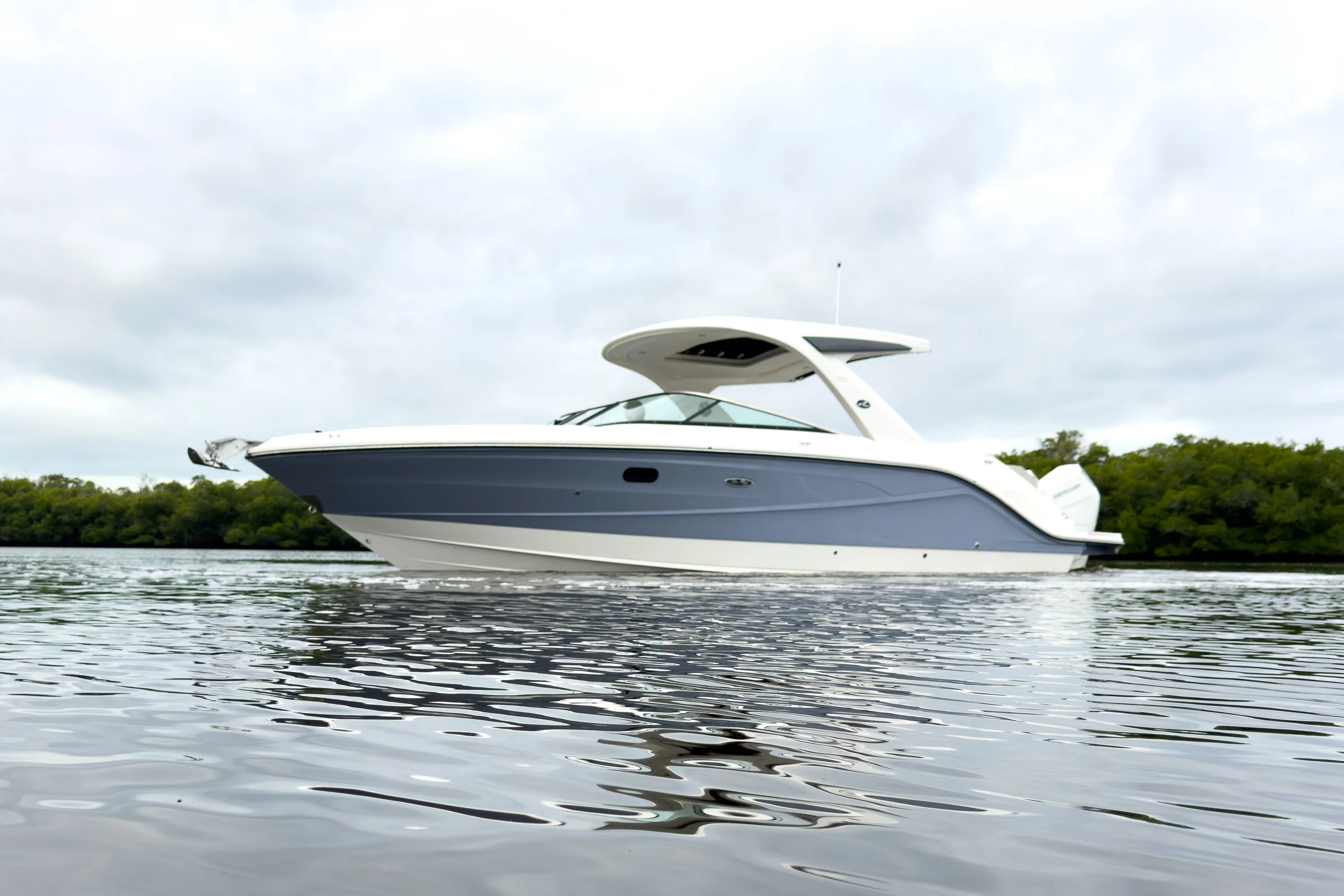 2026 Sea Ray SLX 310 Outboard Image Thumbnail #31