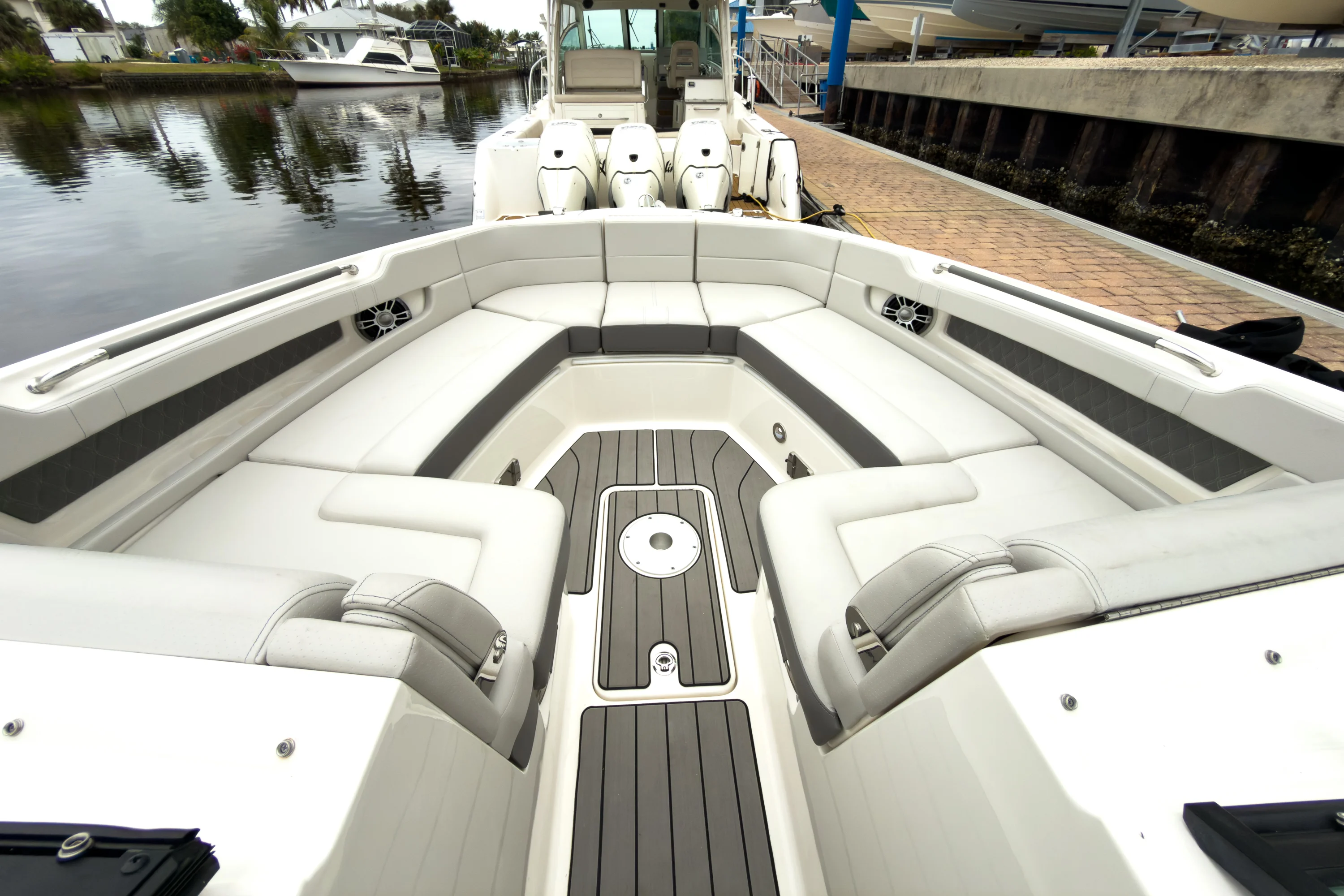 2026 Sea Ray SLX 310 Outboard Image Thumbnail #20