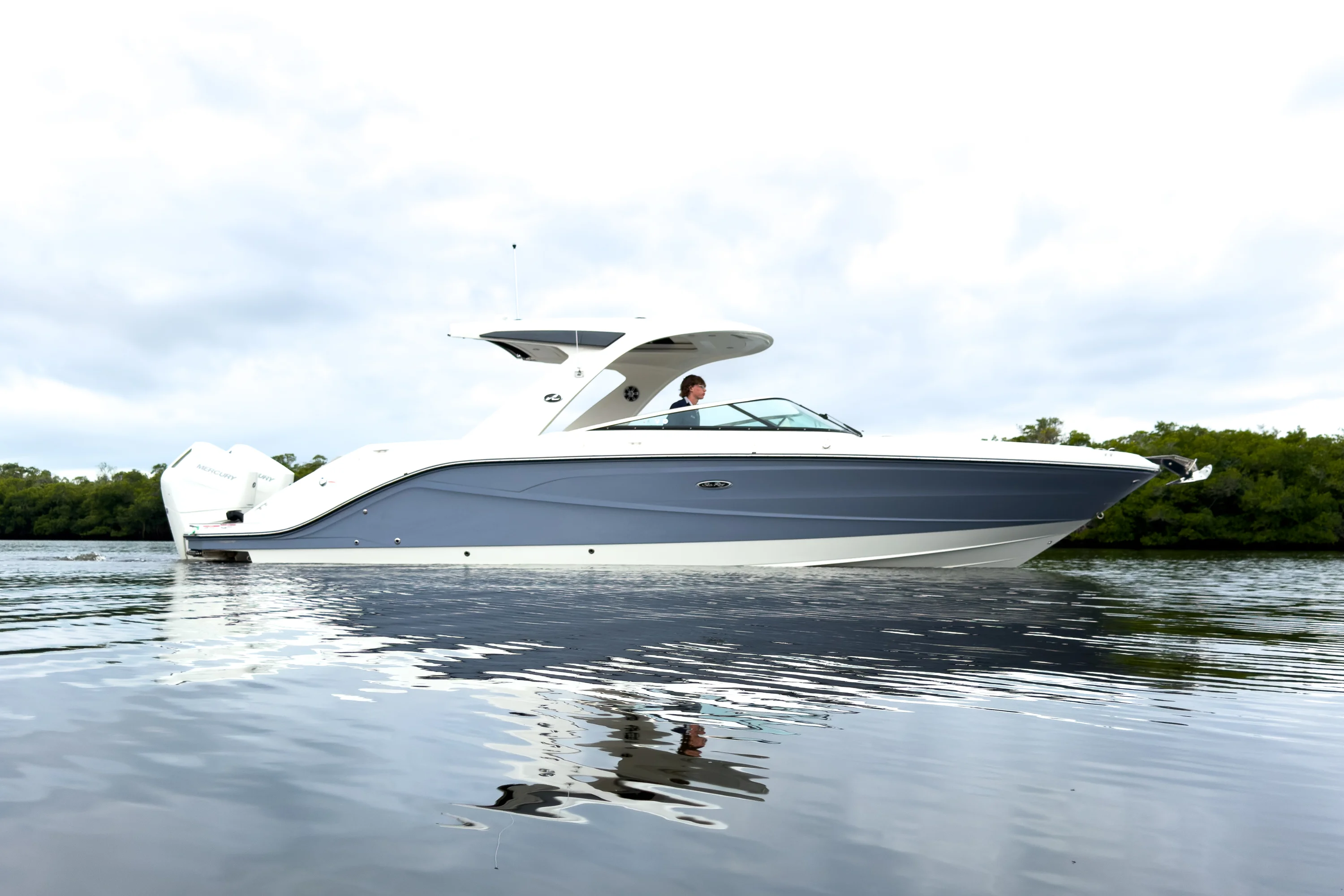 2026 Sea Ray SLX 310 Outboard Image Thumbnail #26