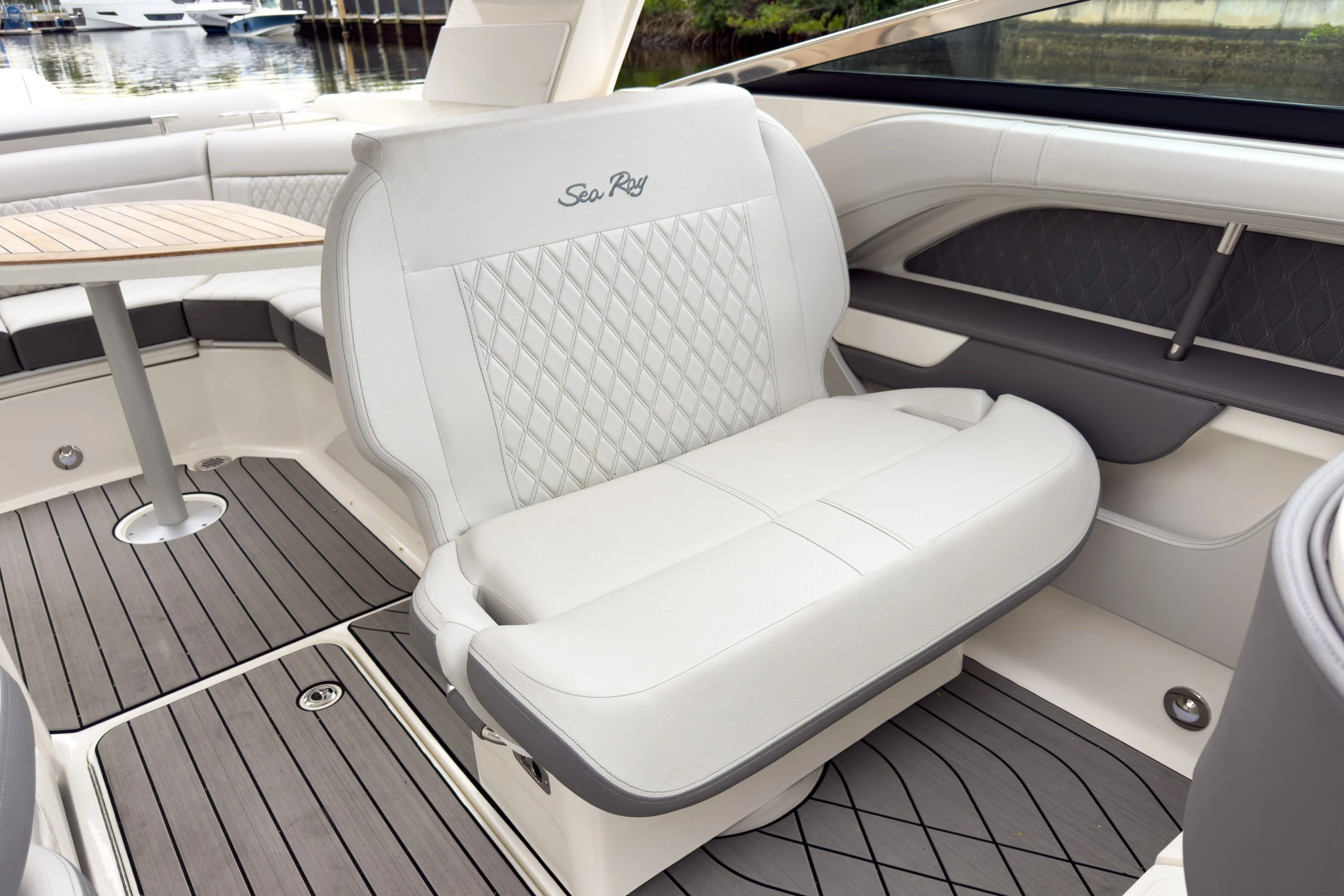 2026 Sea Ray SLX 310 Outboard Image Thumbnail #16