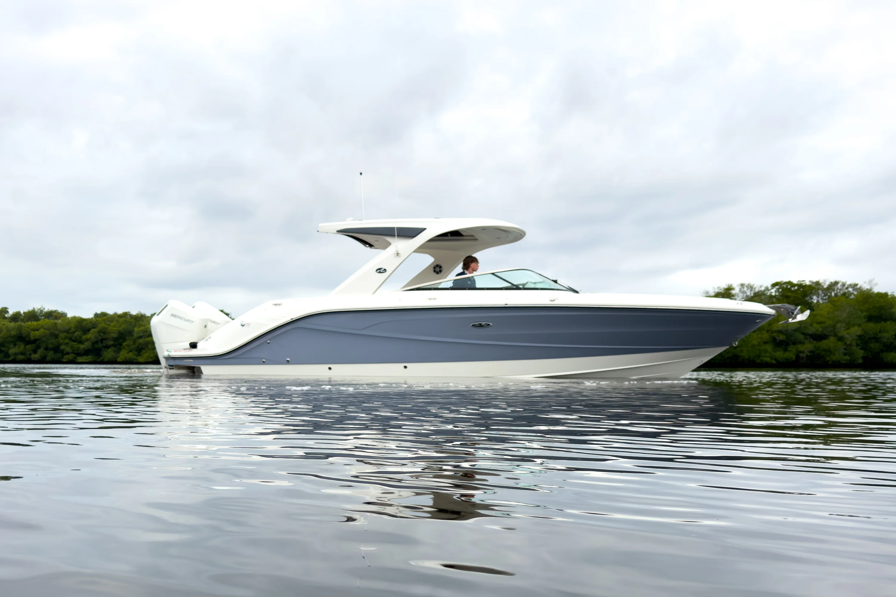 2026 Sea Ray SLX 310 Outboard Image Thumbnail #36