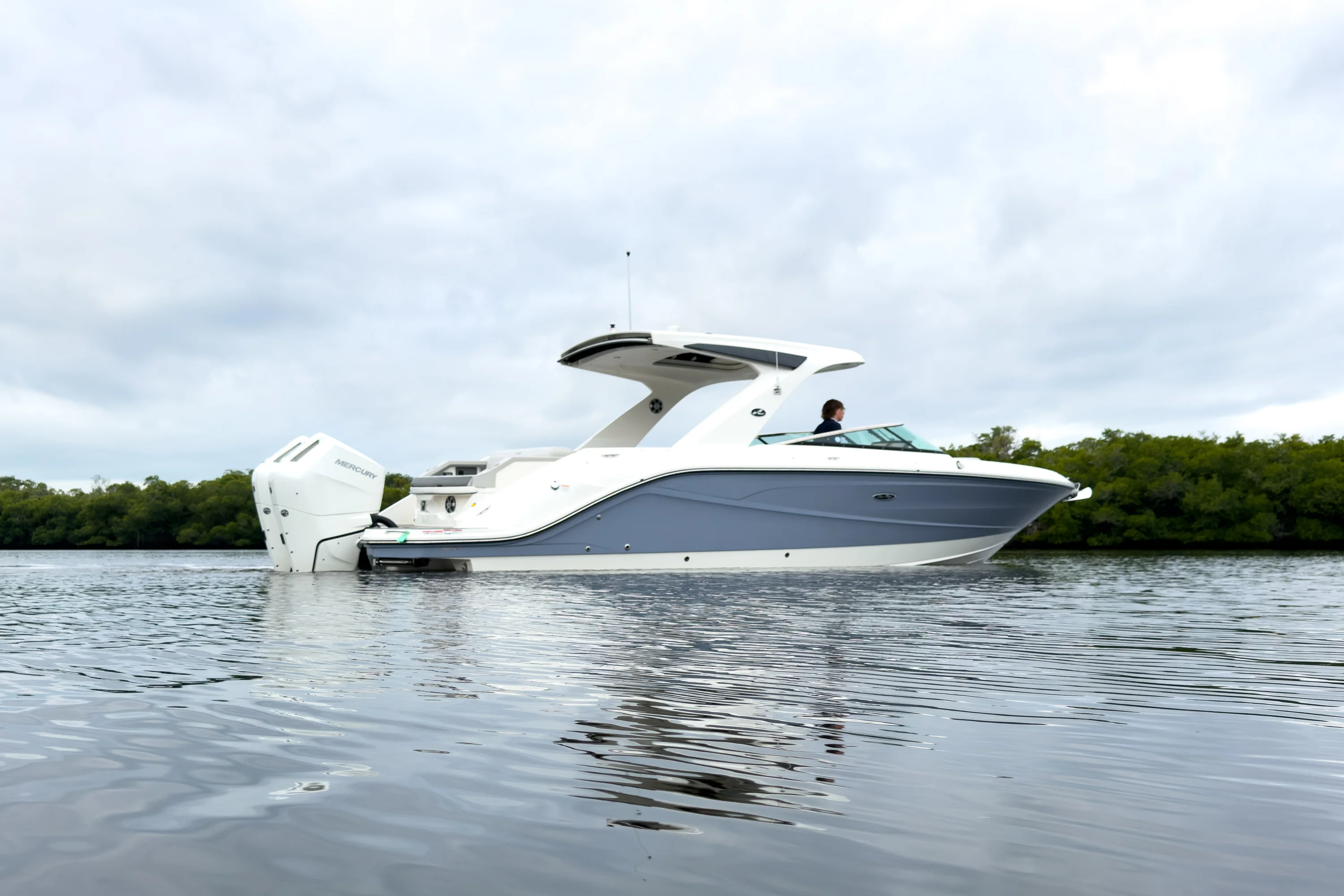 2026 Sea Ray SLX 310 Outboard Image Thumbnail #27