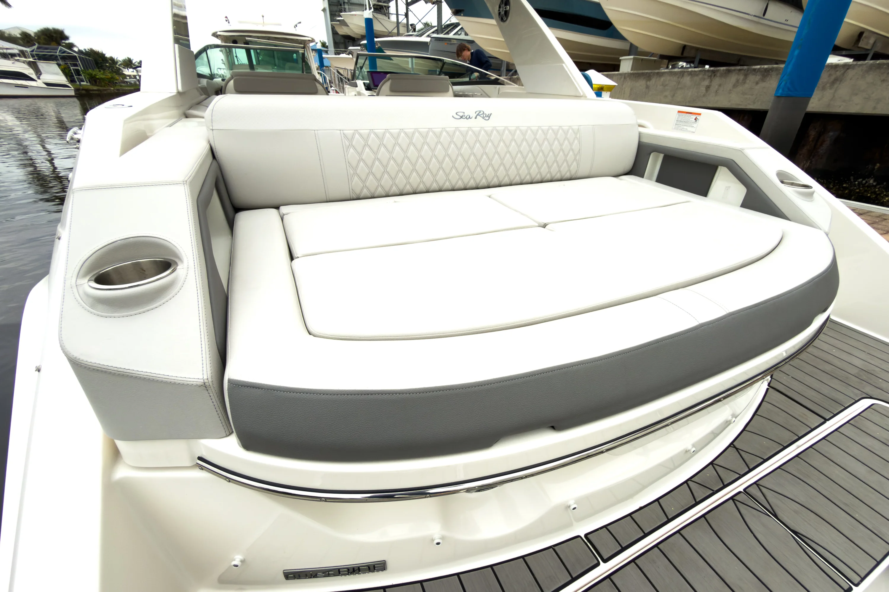 2026 Sea Ray SLX 310 Outboard Image Thumbnail #6