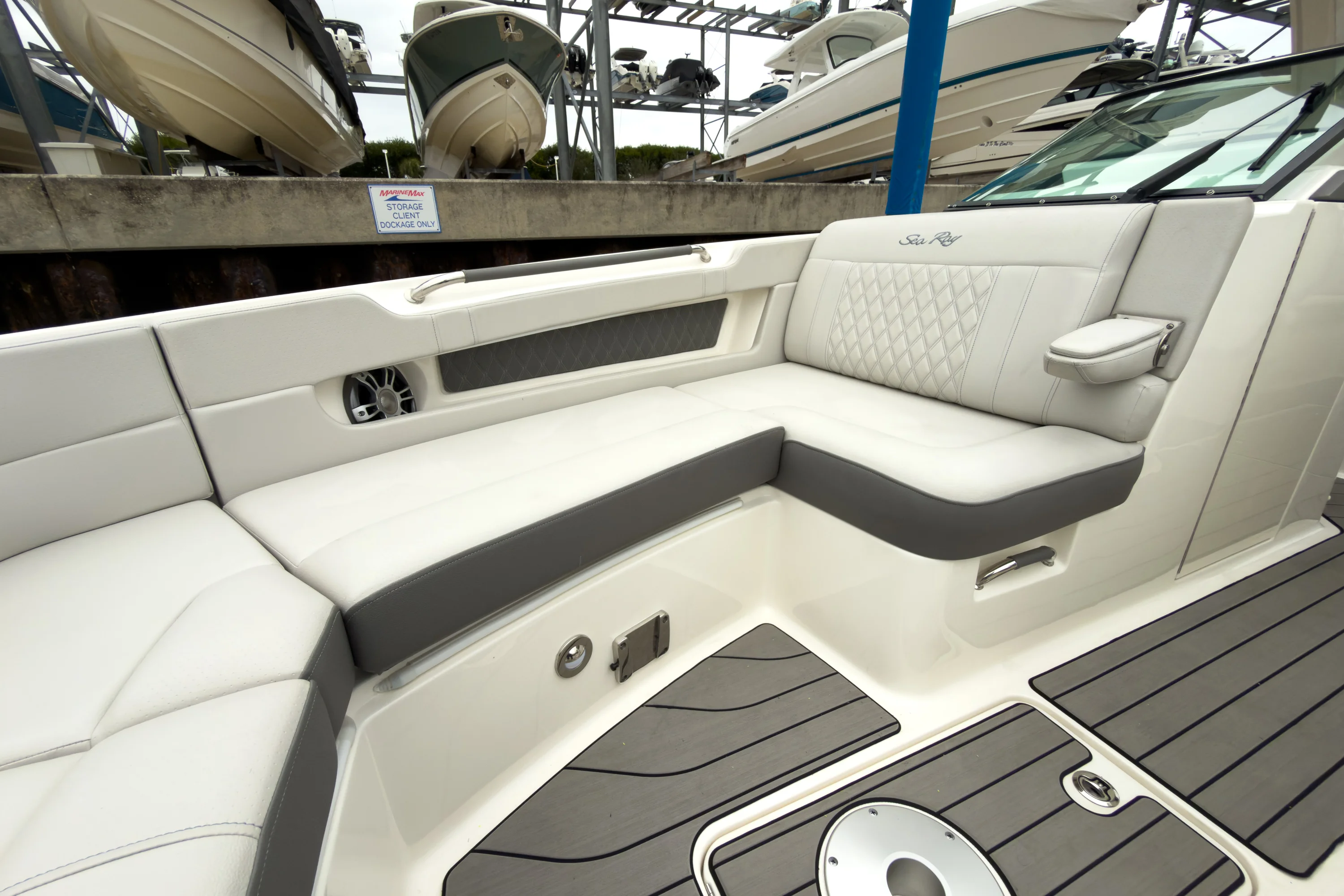 2026 Sea Ray SLX 310 Outboard Image Thumbnail #21