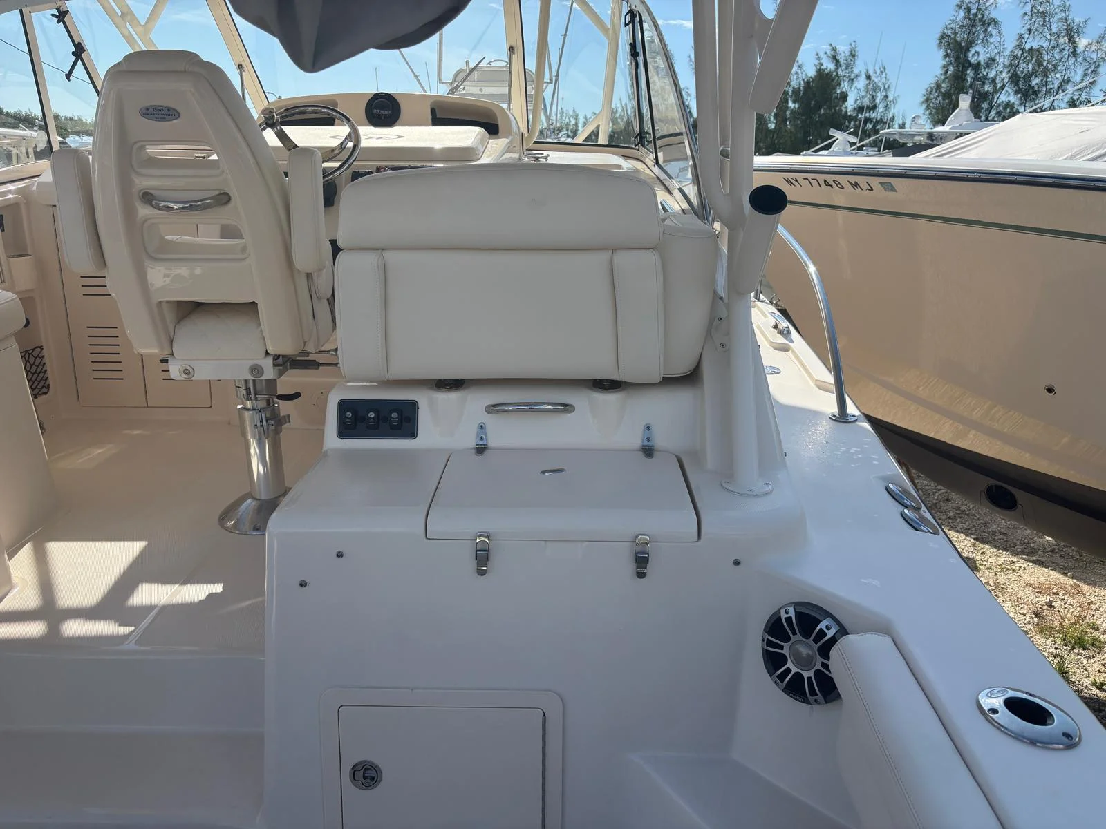 2023 Grady-White 330 EXPRESS Image Thumbnail #26