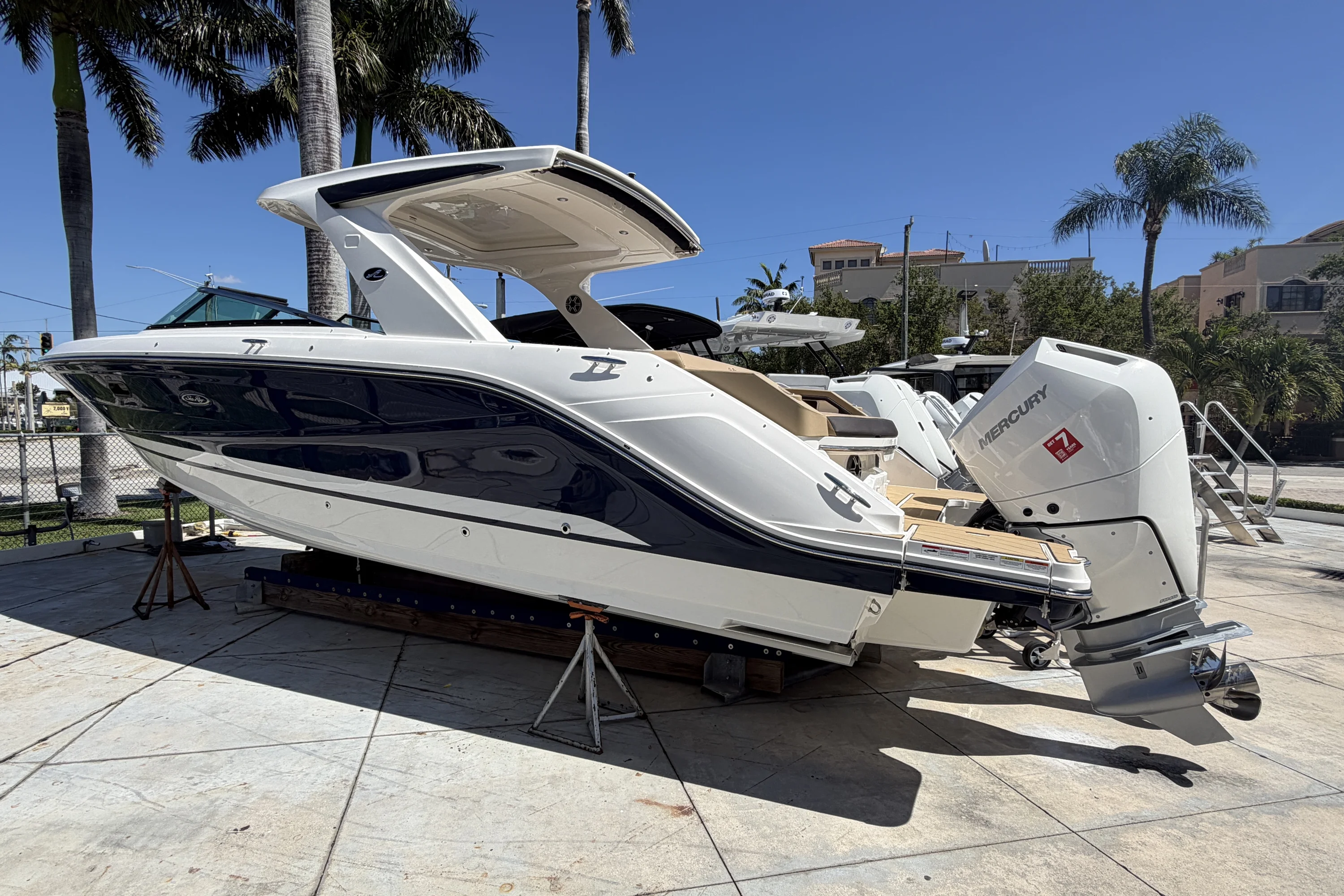 2026 Sea Ray SLX 310 Outboard Image Thumbnail #2