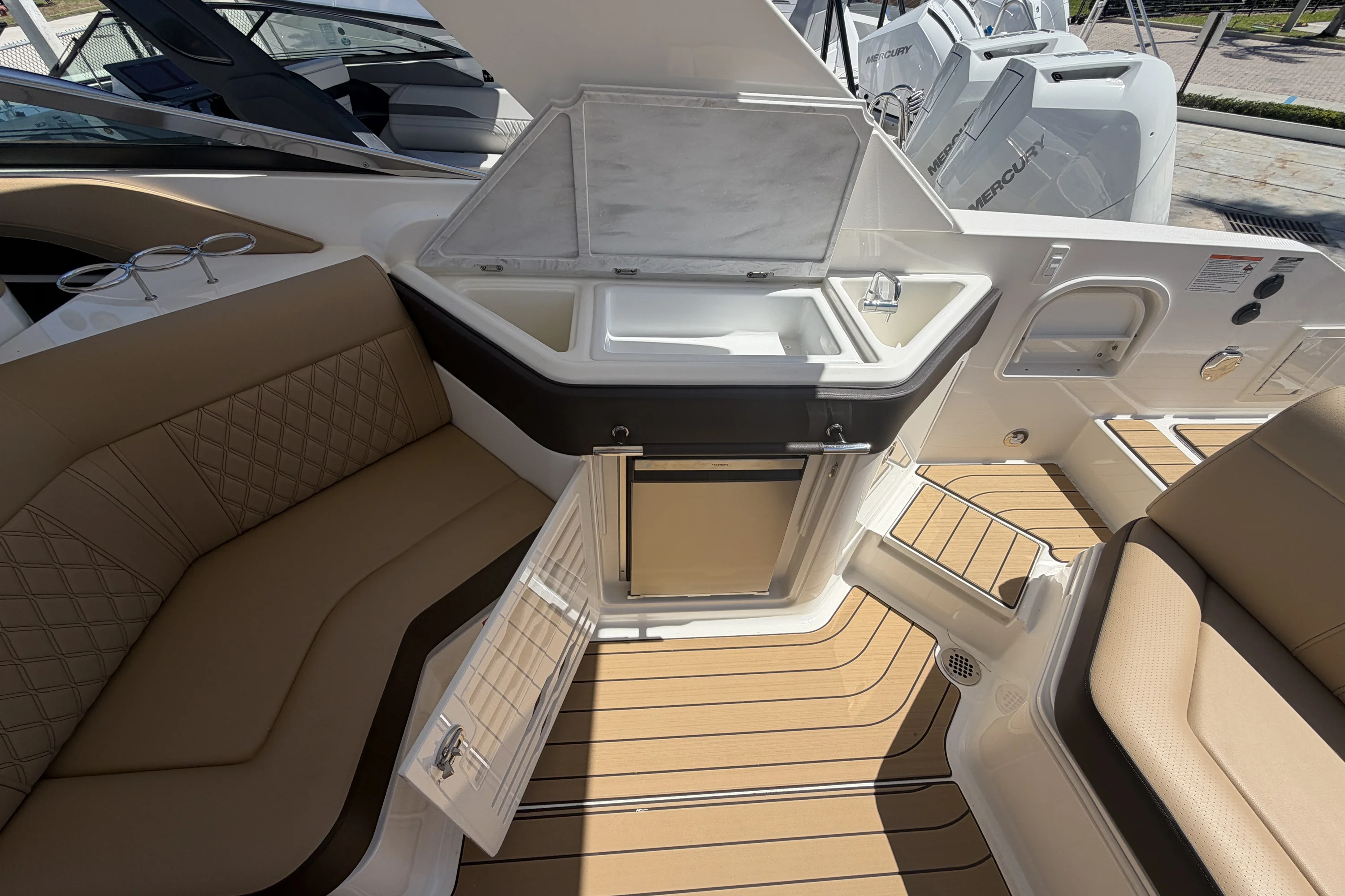 2026 Sea Ray SLX 310 Outboard Image Thumbnail #15