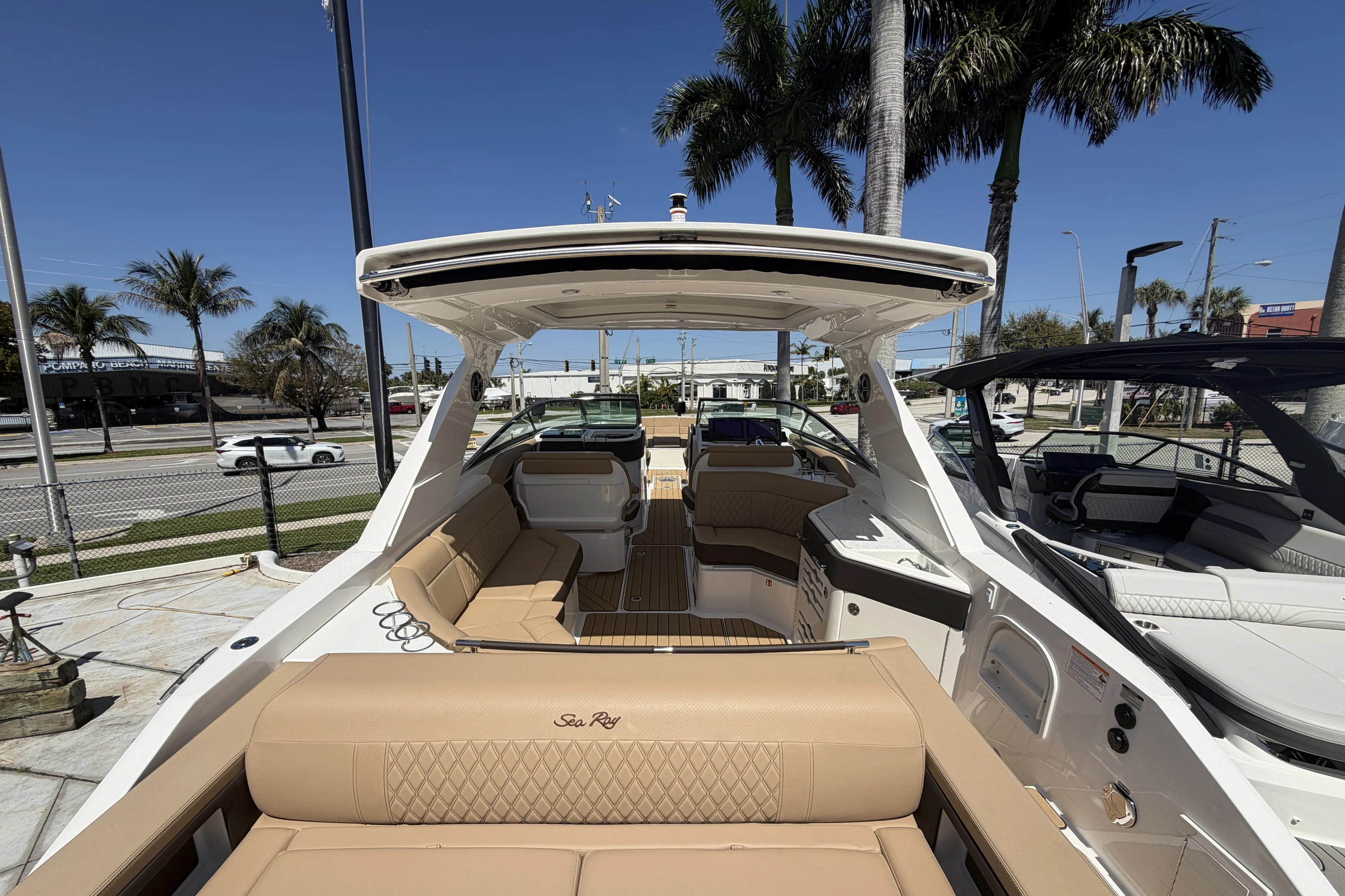 2026 Sea Ray SLX 310 Outboard Image Thumbnail #9