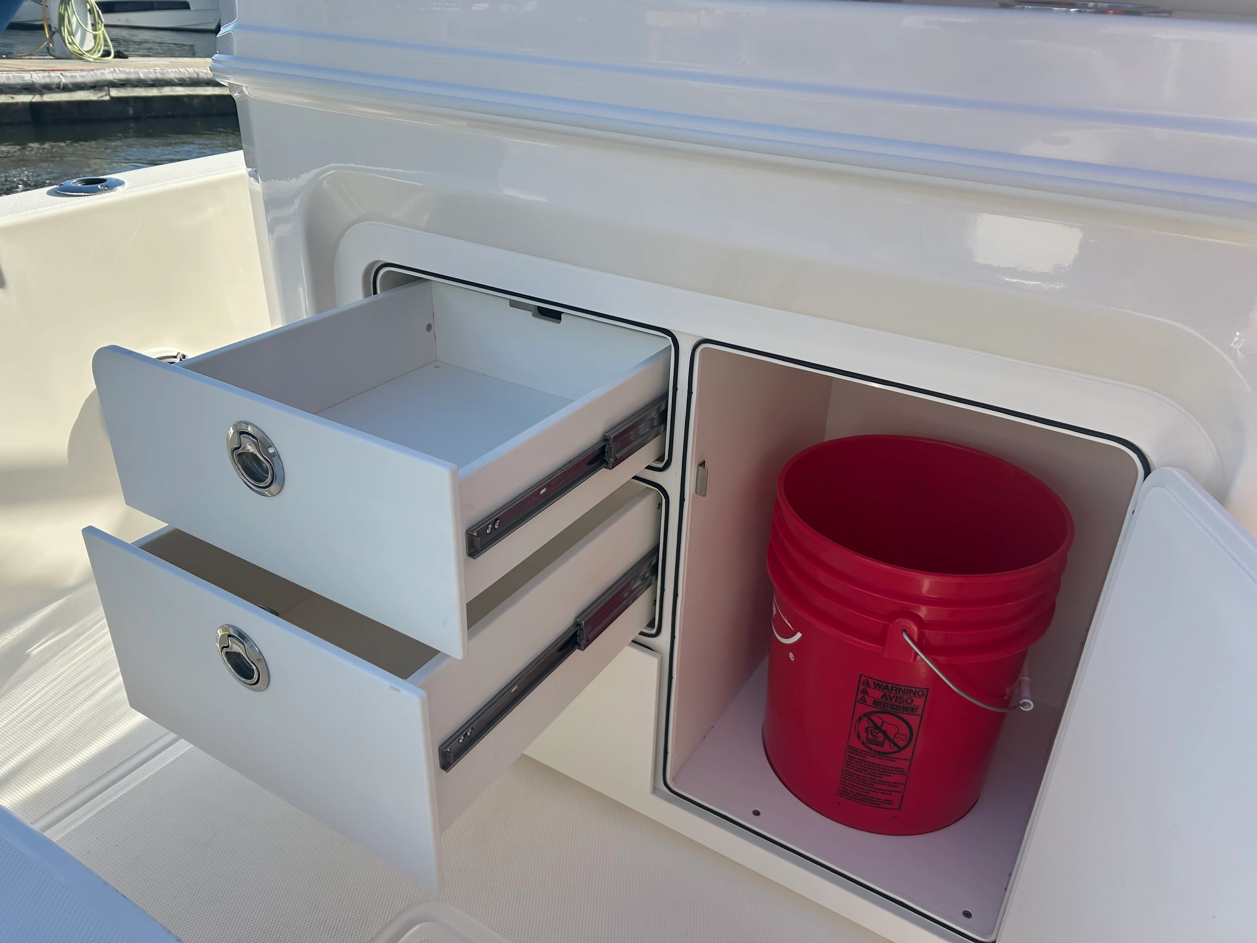 2026 Boston Whaler 250 Dauntless Image Thumbnail #9