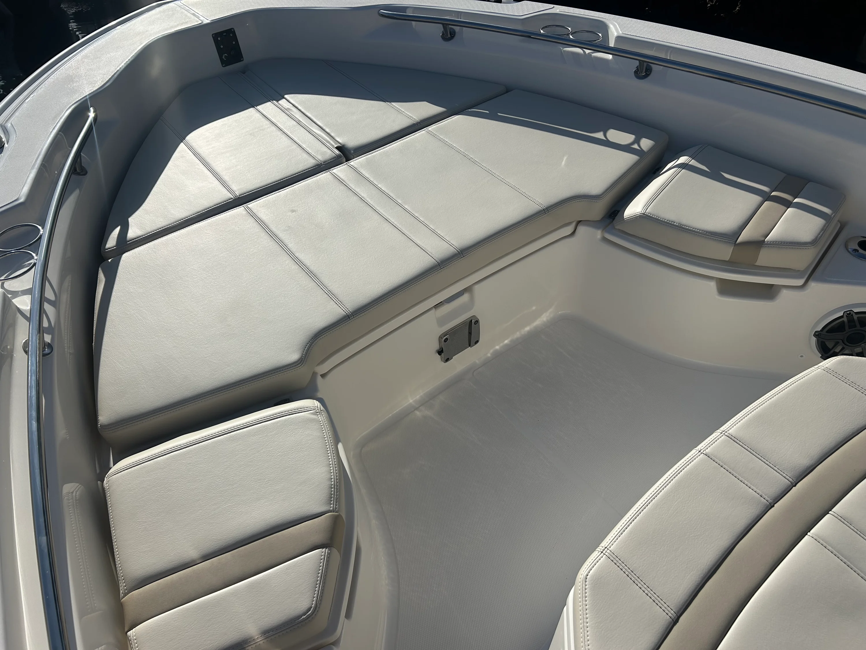 2026 Boston Whaler 250 Dauntless Image Thumbnail #22