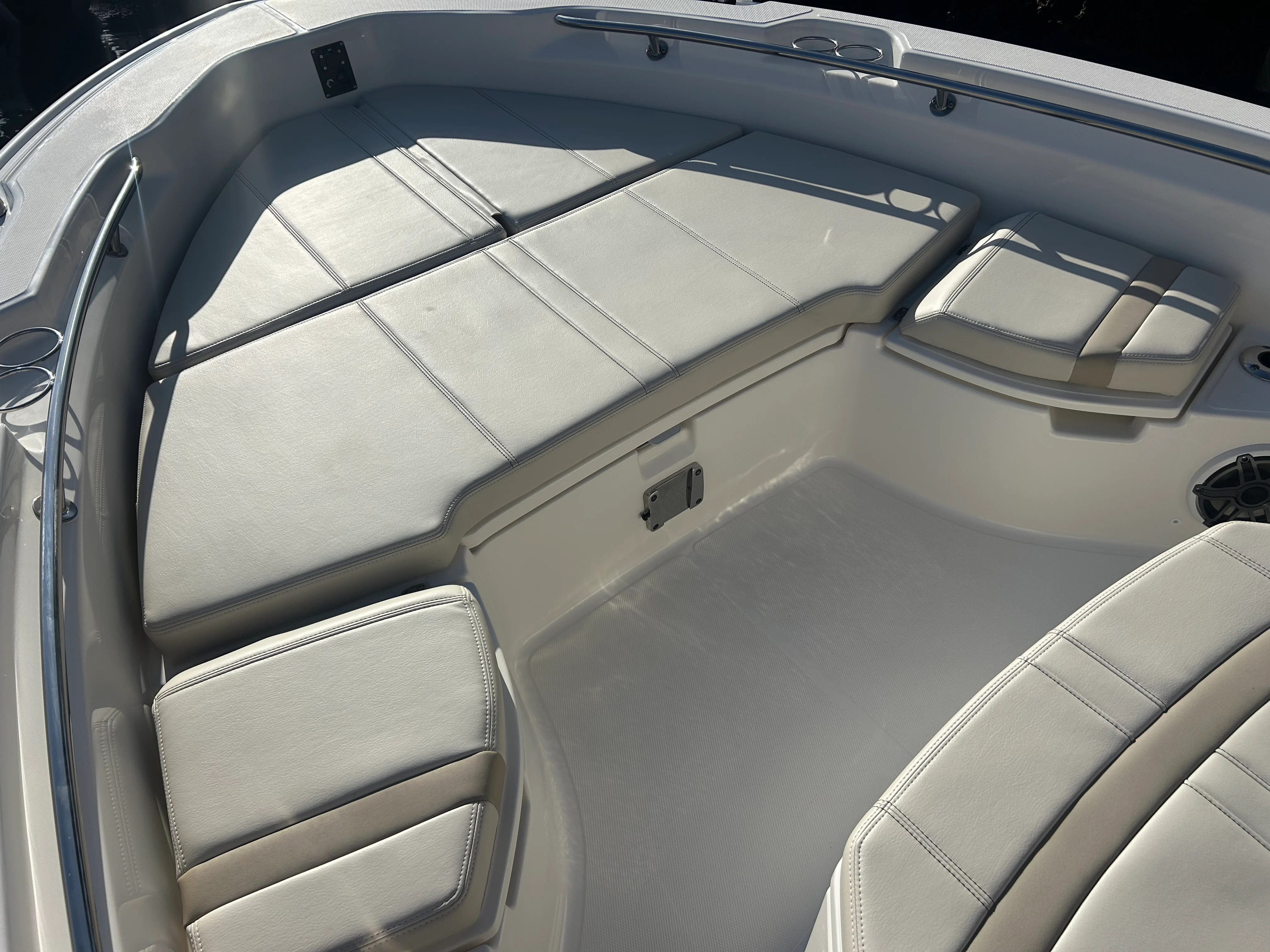 2026 Boston Whaler 250 Dauntless Image Thumbnail #22