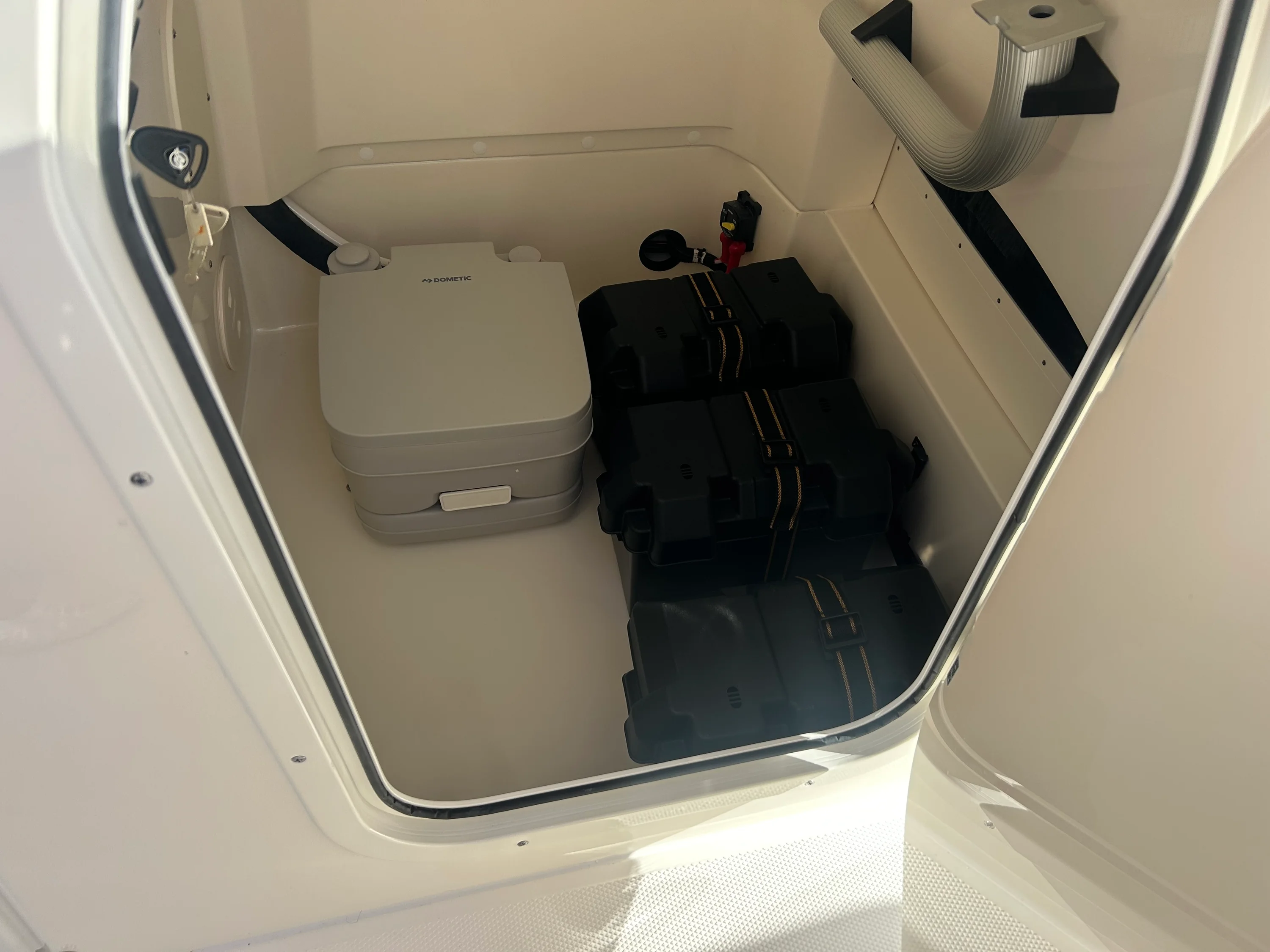 2026 Boston Whaler 250 Dauntless Image Thumbnail #16