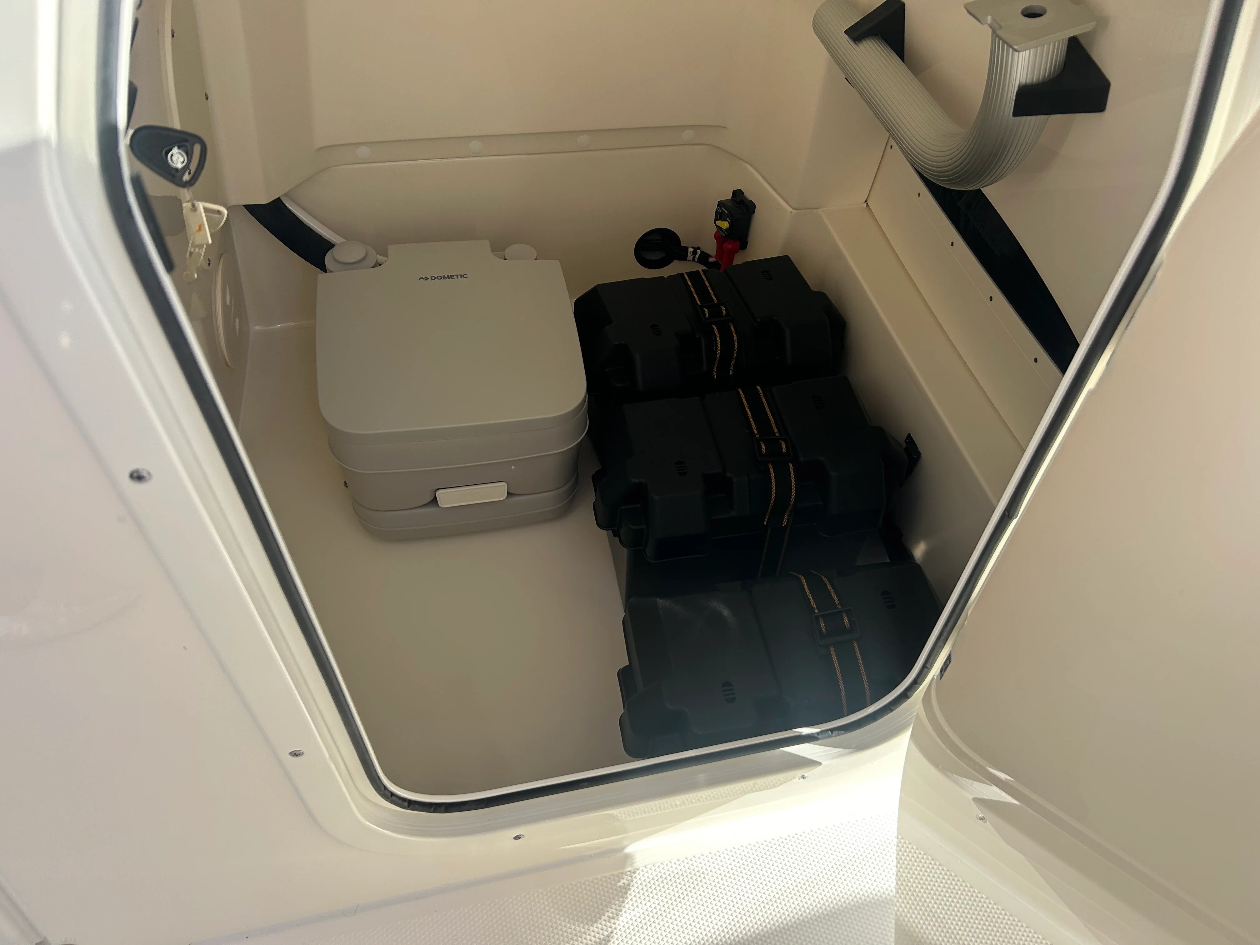 2026 Boston Whaler 250 Dauntless Image Thumbnail #16