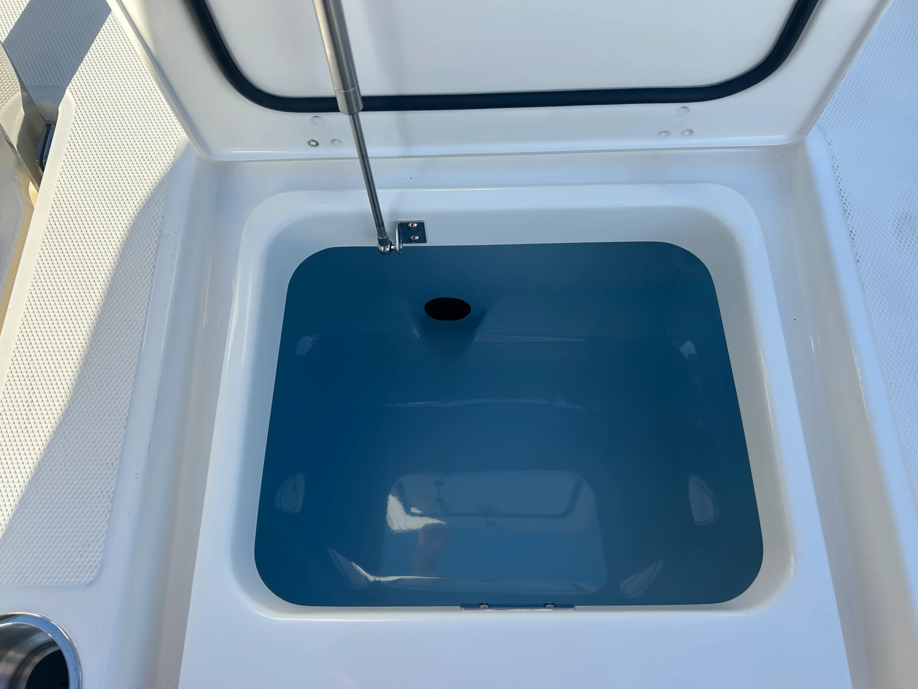 2026 Boston Whaler 250 Dauntless Image Thumbnail #8