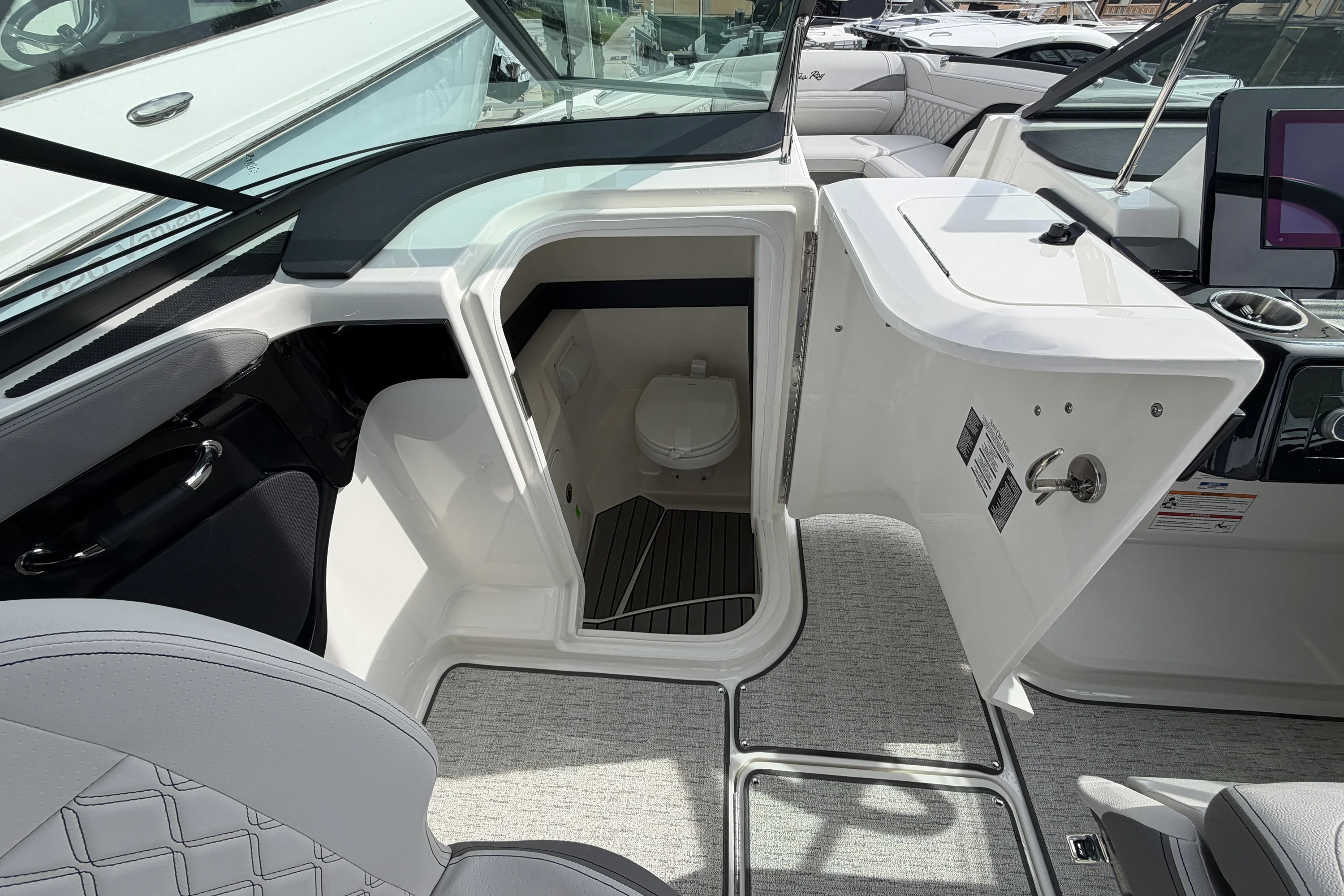 2026 Sea Ray SLX 280 Outboard Image Thumbnail #23