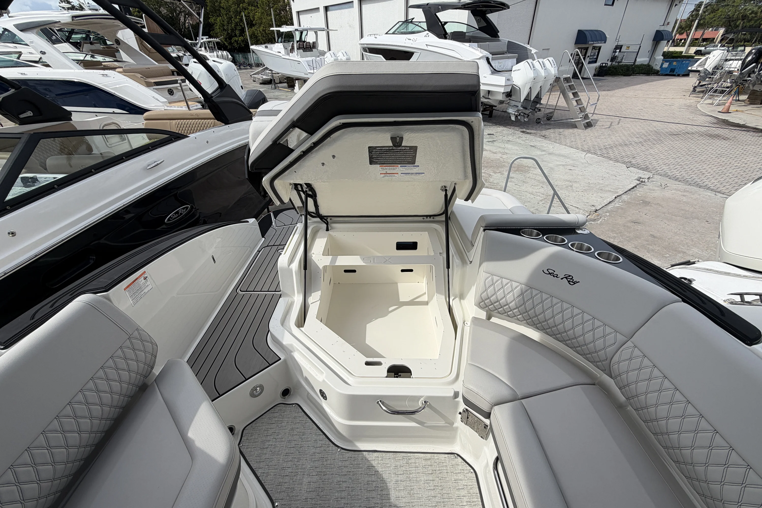 2026 Sea Ray SLX 280 Outboard Image Thumbnail #12