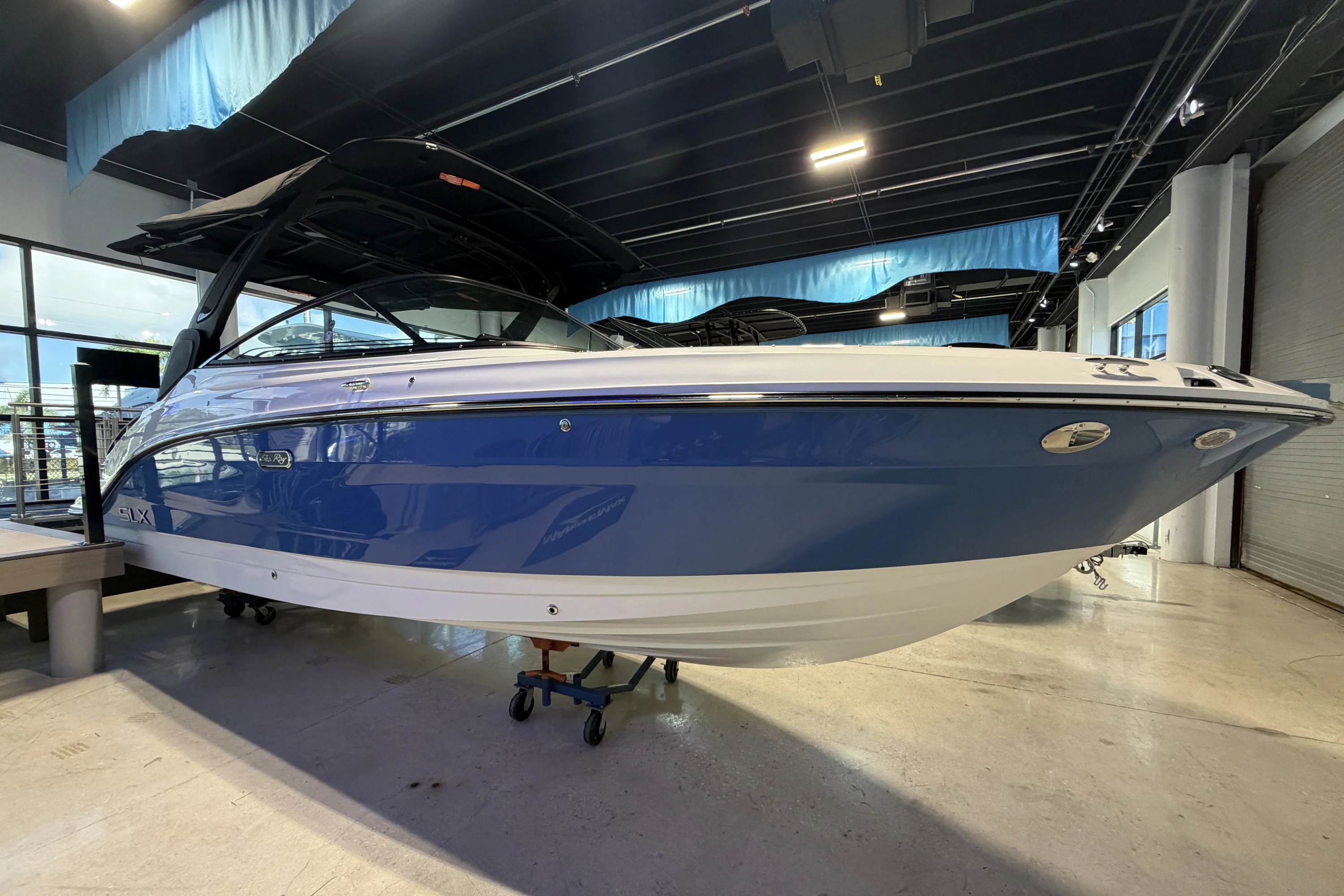 2026 Sea Ray SLX 260 Outboard Image Thumbnail #4