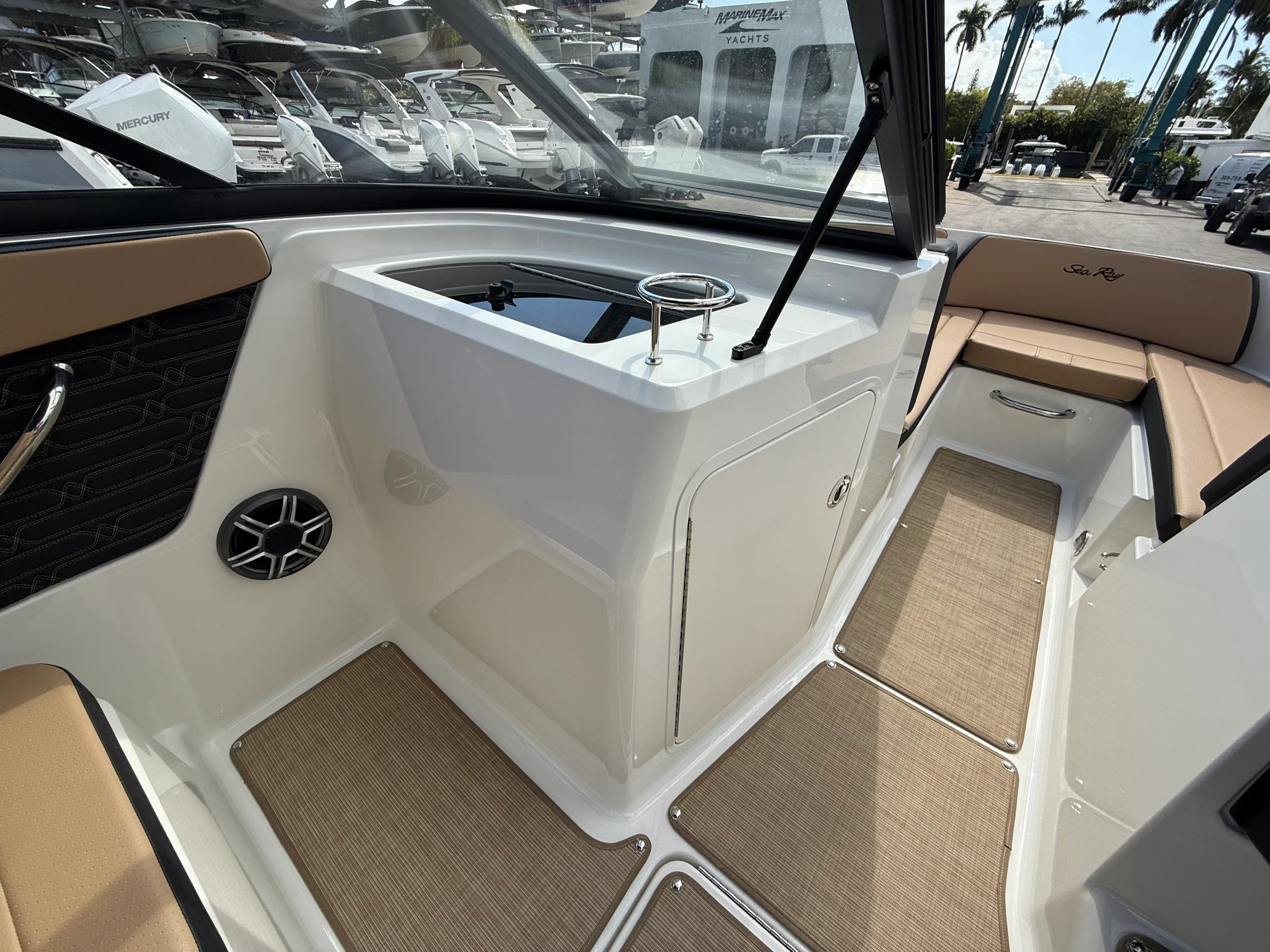 2026 Sea Ray SPX 210 Outboard Image Thumbnail #10