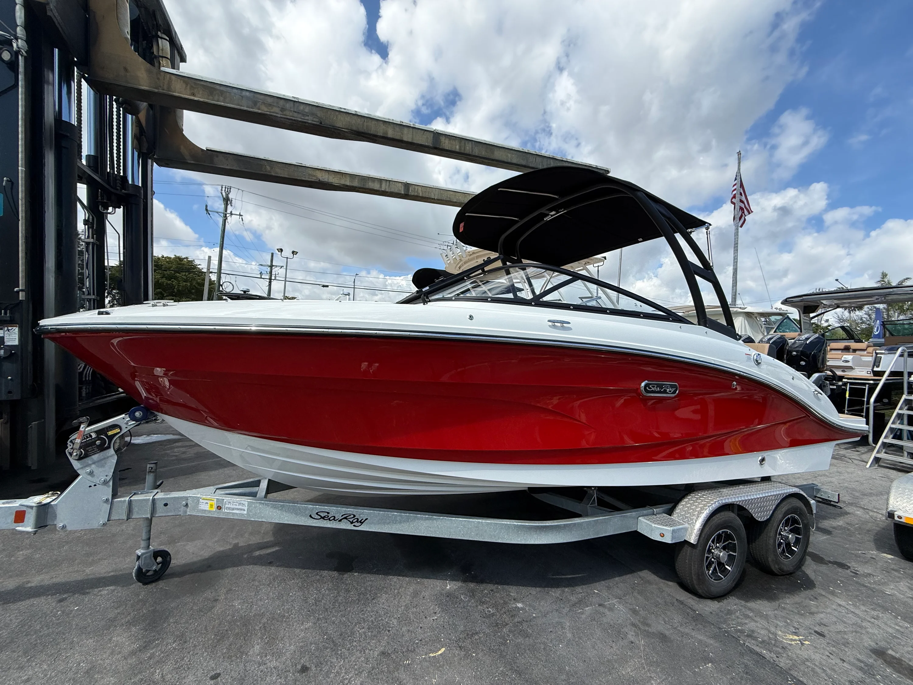 2026 Sea Ray SPX 210 Outboard Image Thumbnail #2