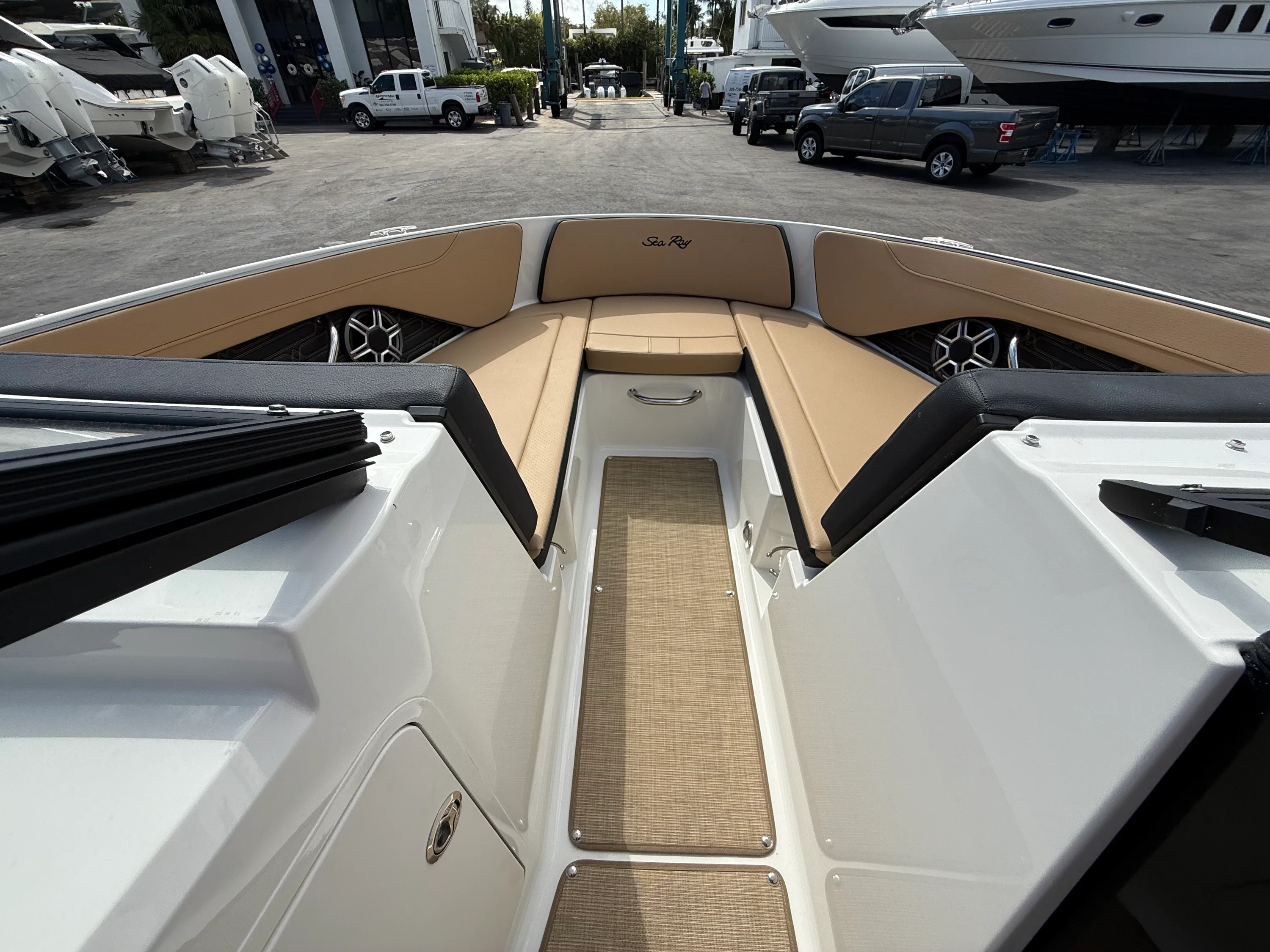 2026 Sea Ray SPX 210 Outboard Image Thumbnail #11