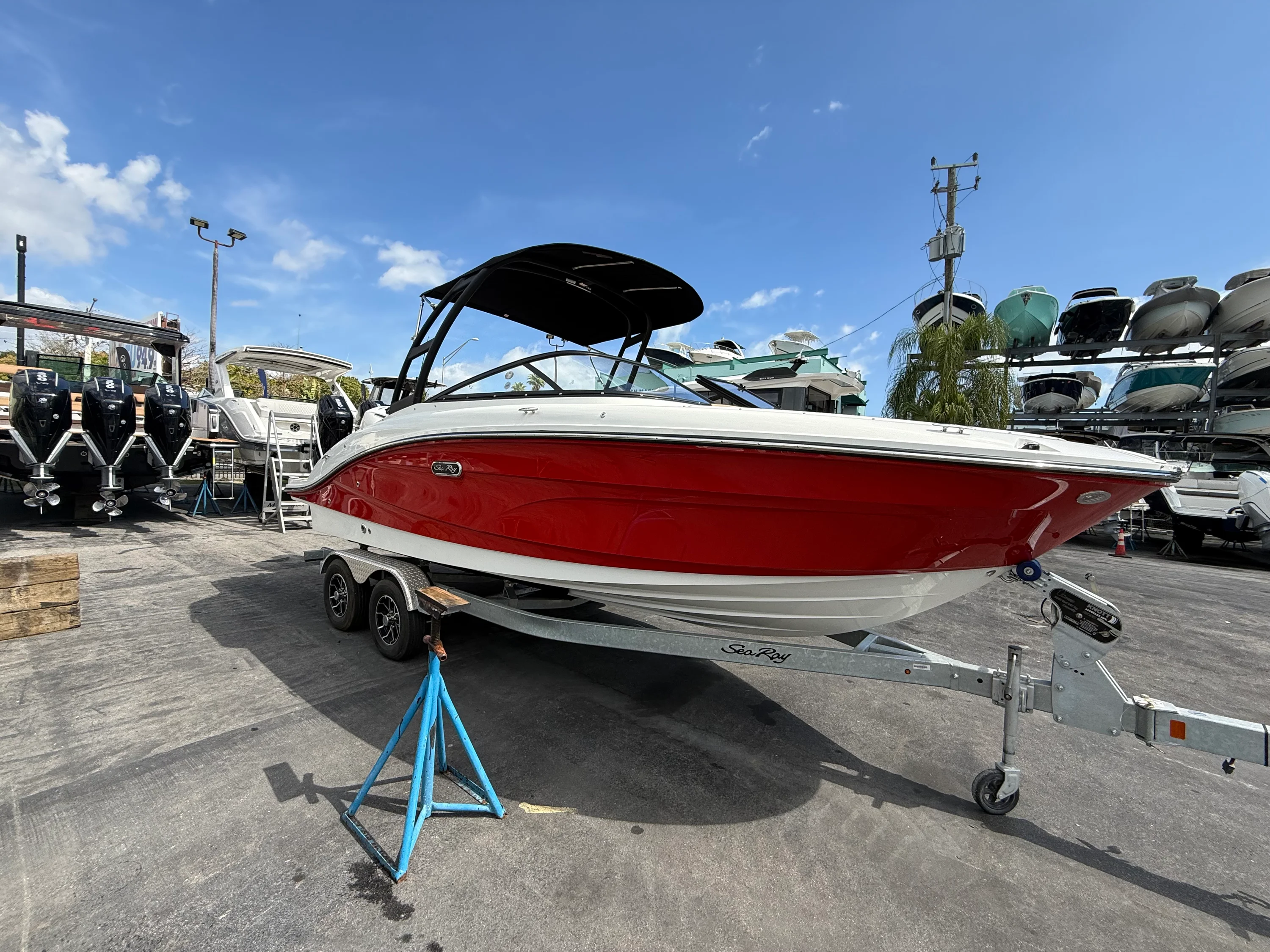 2026 Sea Ray SPX 210 Outboard Image Thumbnail #3