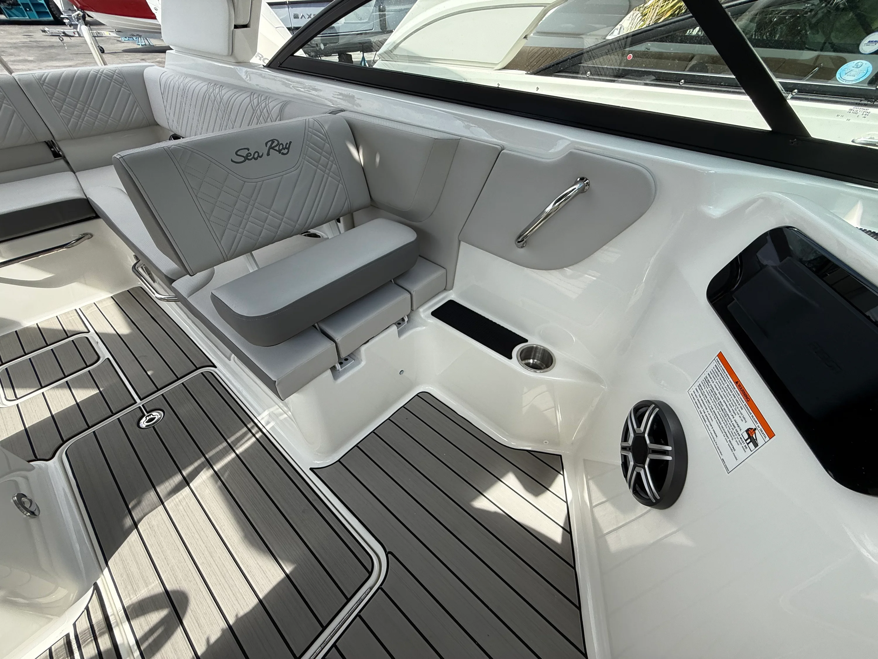 2026 Sea Ray SDX 250 Outboard Image Thumbnail #16