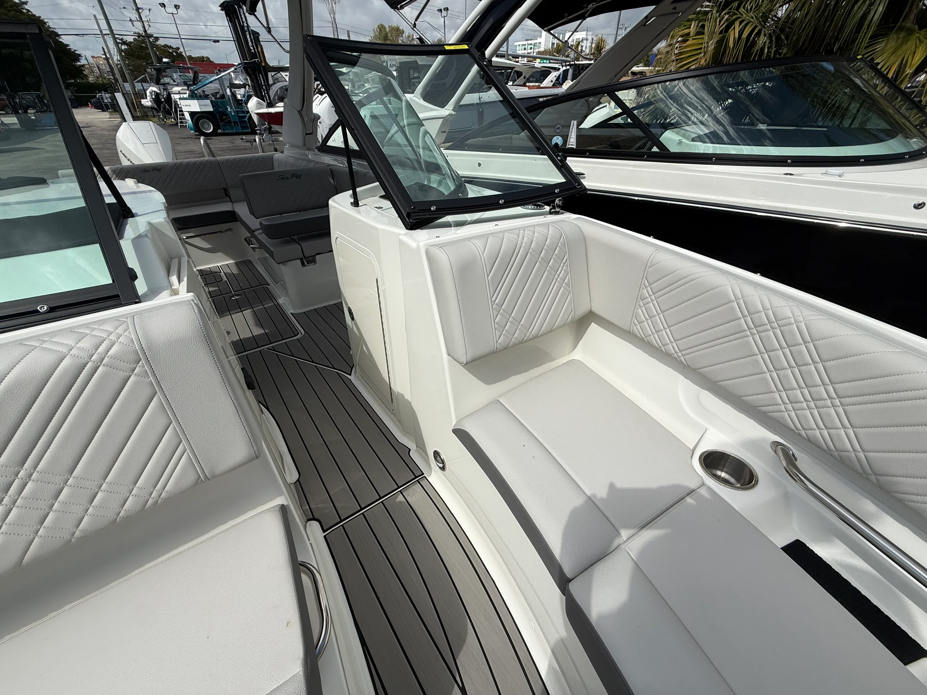 2026 Sea Ray SDX 250 Outboard Image Thumbnail #14