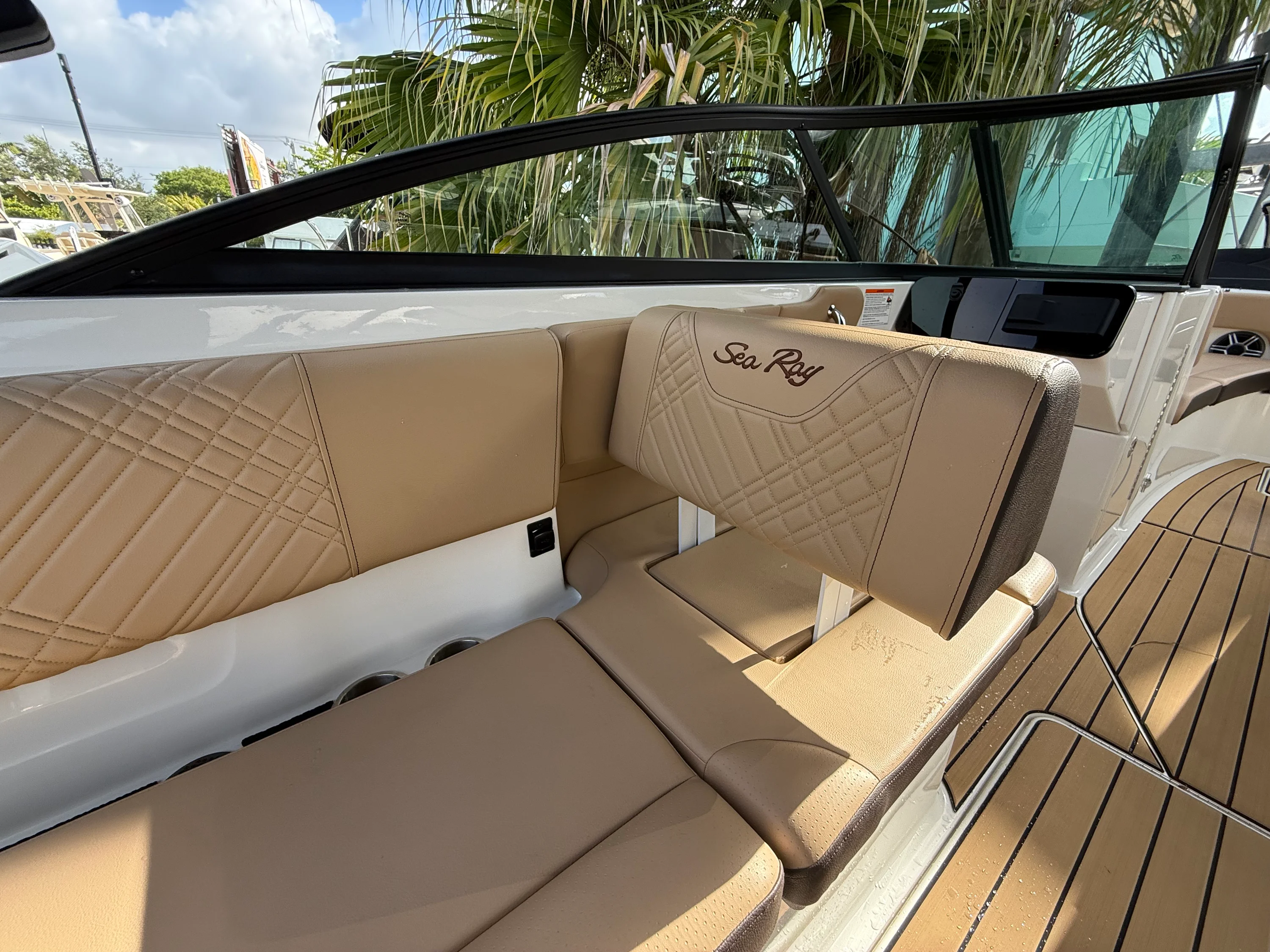 2026 Sea Ray SDX 270 Outboard Image Thumbnail #16
