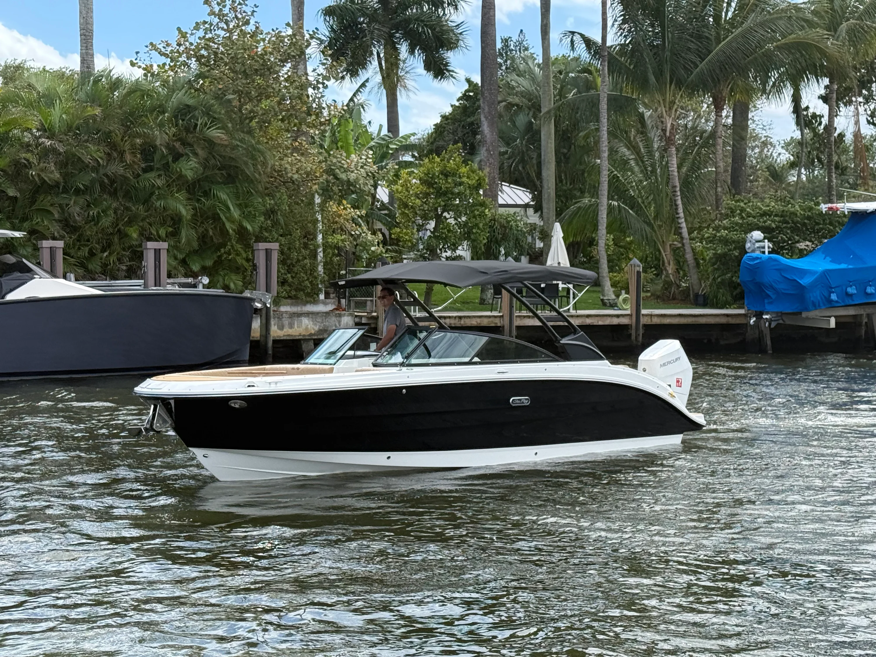 2026 Sea Ray SDX 270 Outboard Image Thumbnail #15
