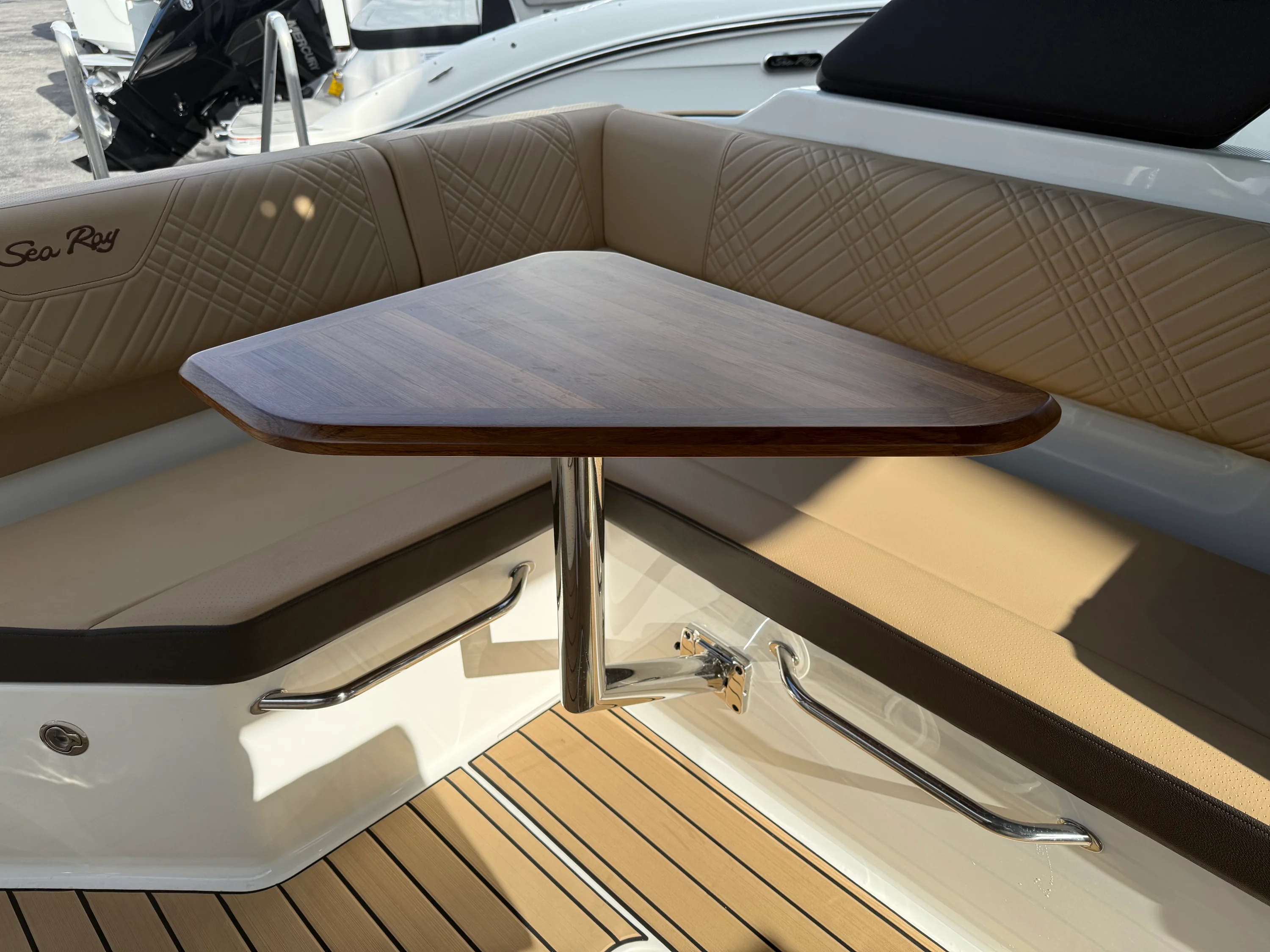 2026 Sea Ray SDX 270 Outboard Image Thumbnail #14