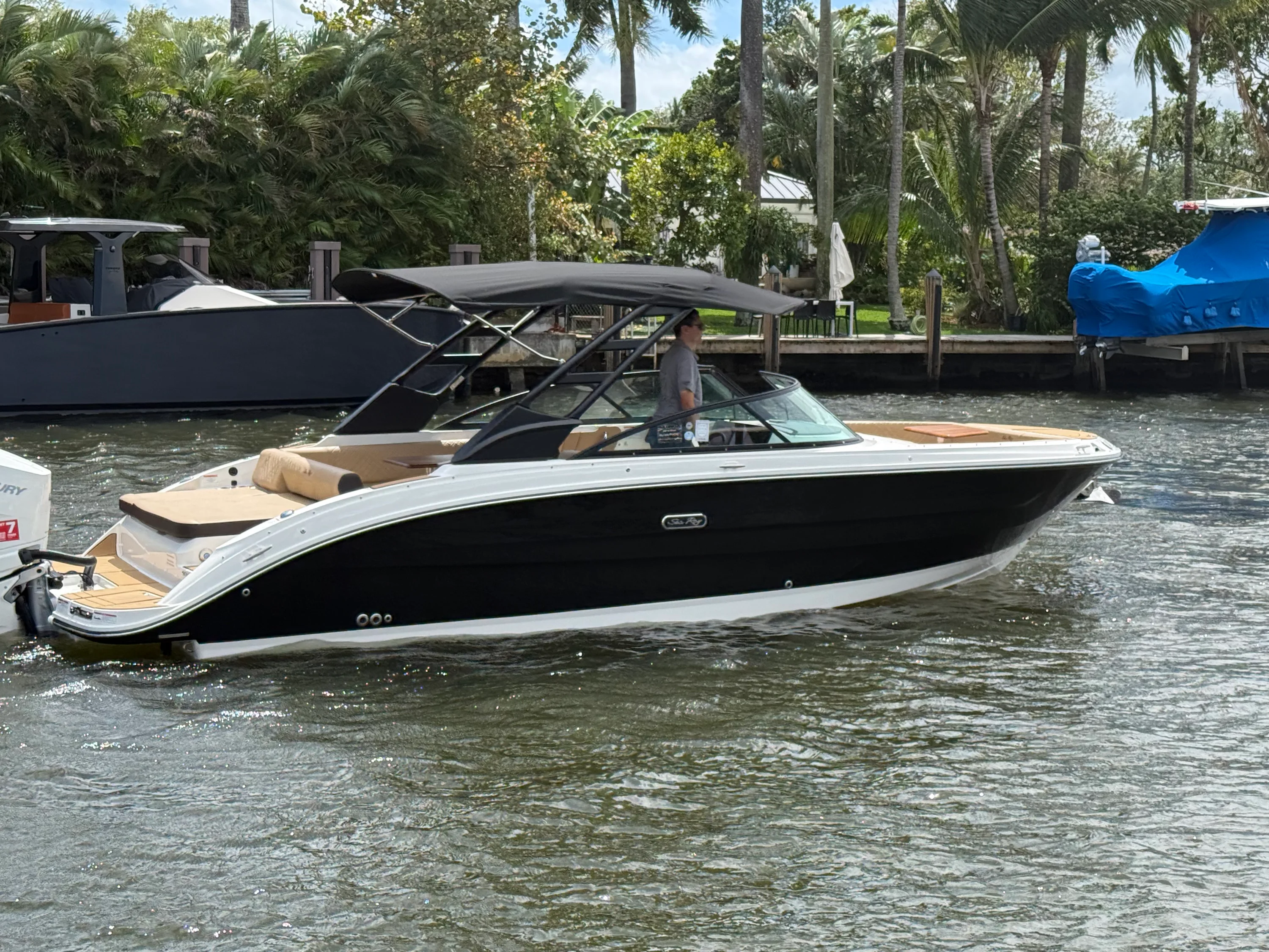 2026 Sea Ray SDX 270 Outboard Image Thumbnail #2