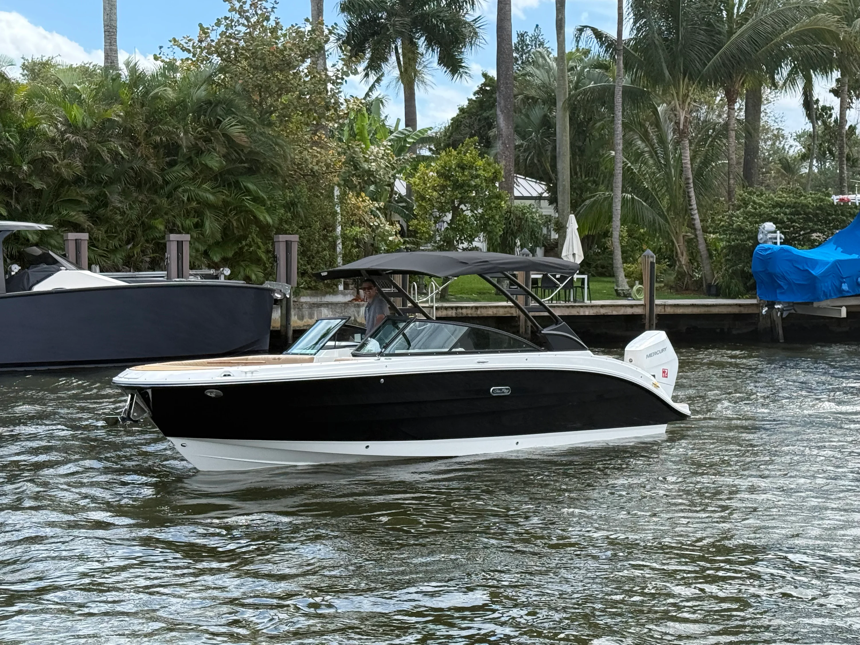 2026 Sea Ray SDX 270 Outboard Image Thumbnail #16