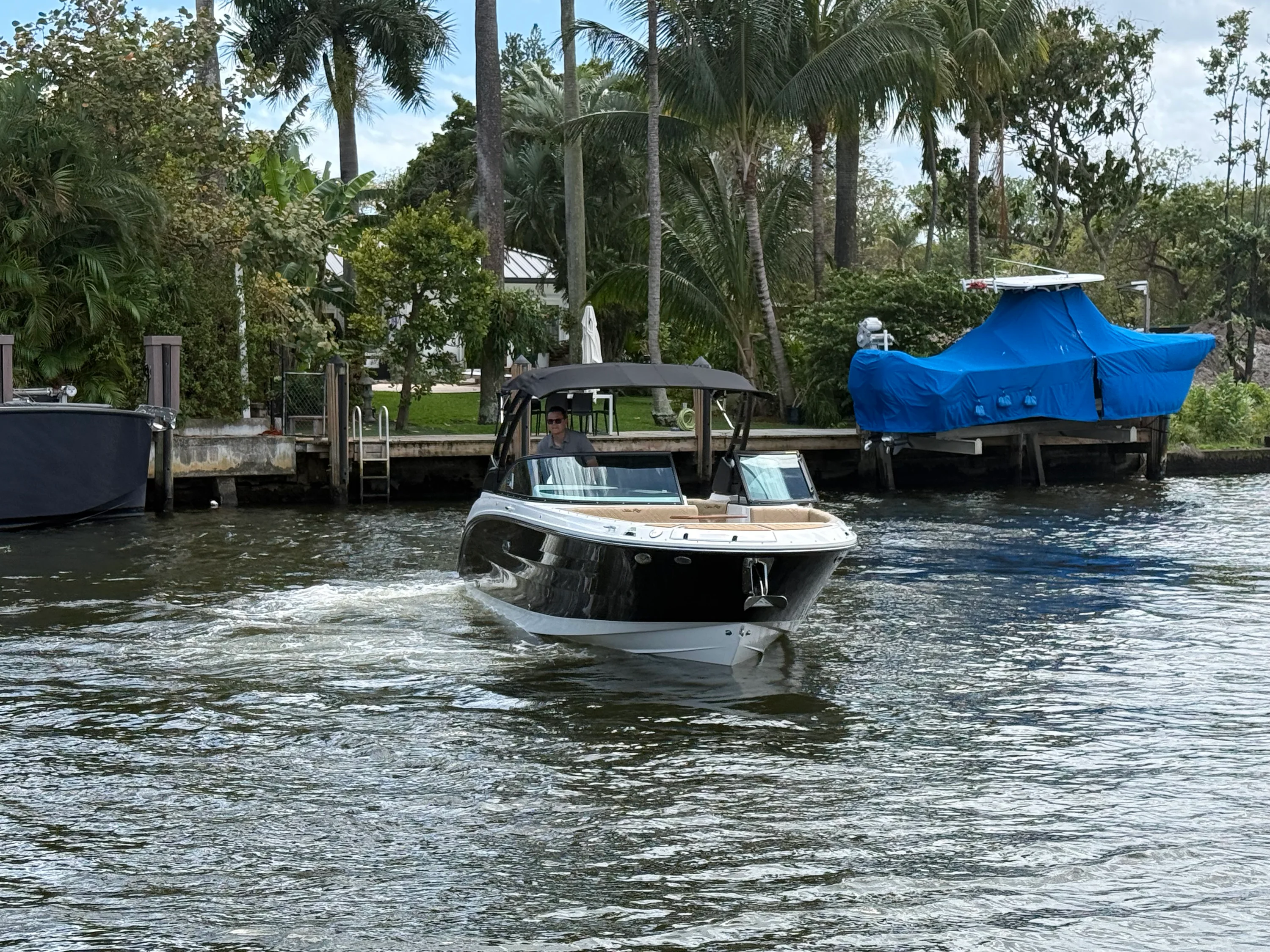 2026 Sea Ray SDX 270 Outboard Image Thumbnail #9