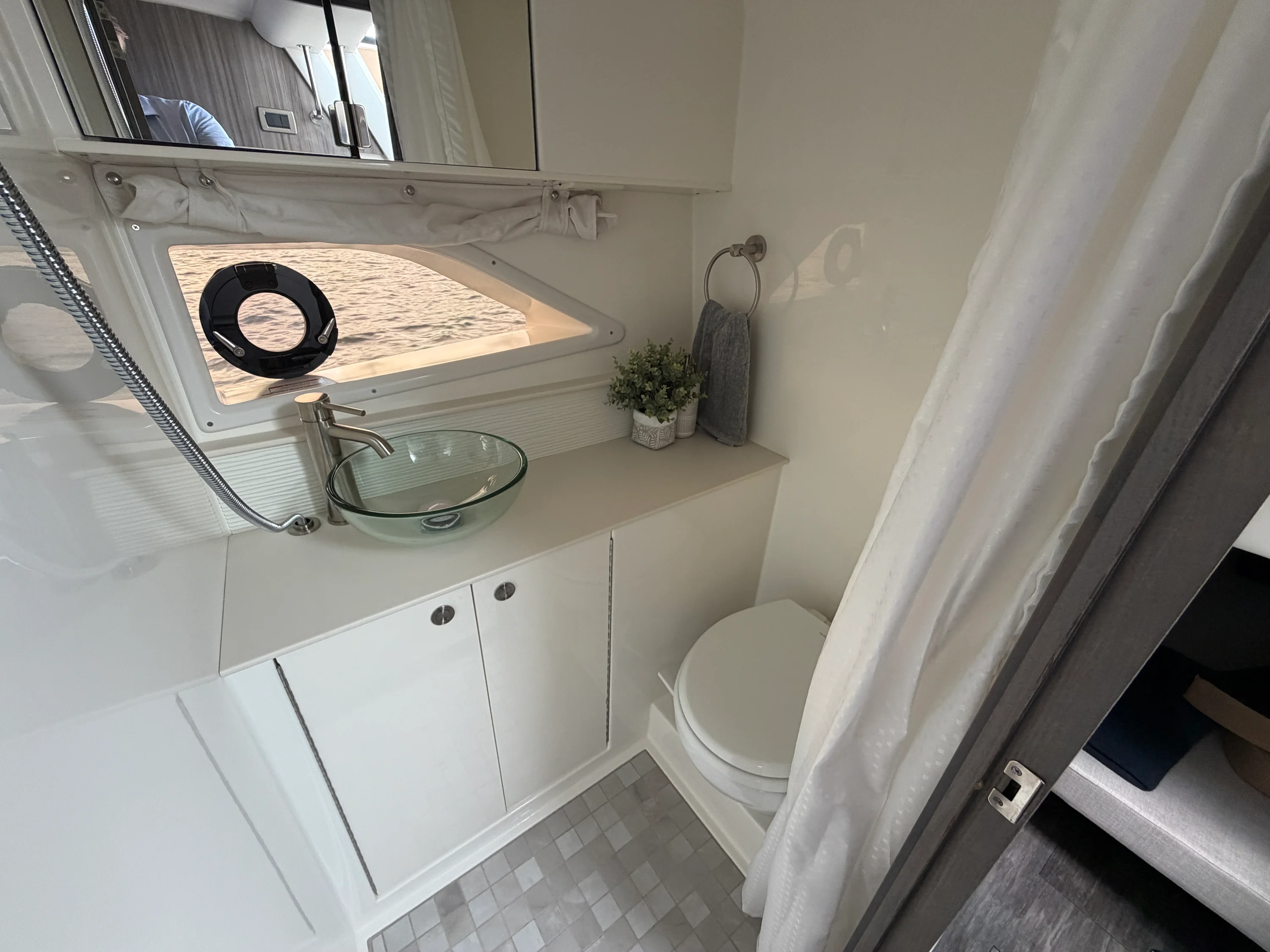 2026 Sea Ray Sundancer 320 Outboard Image Thumbnail #47