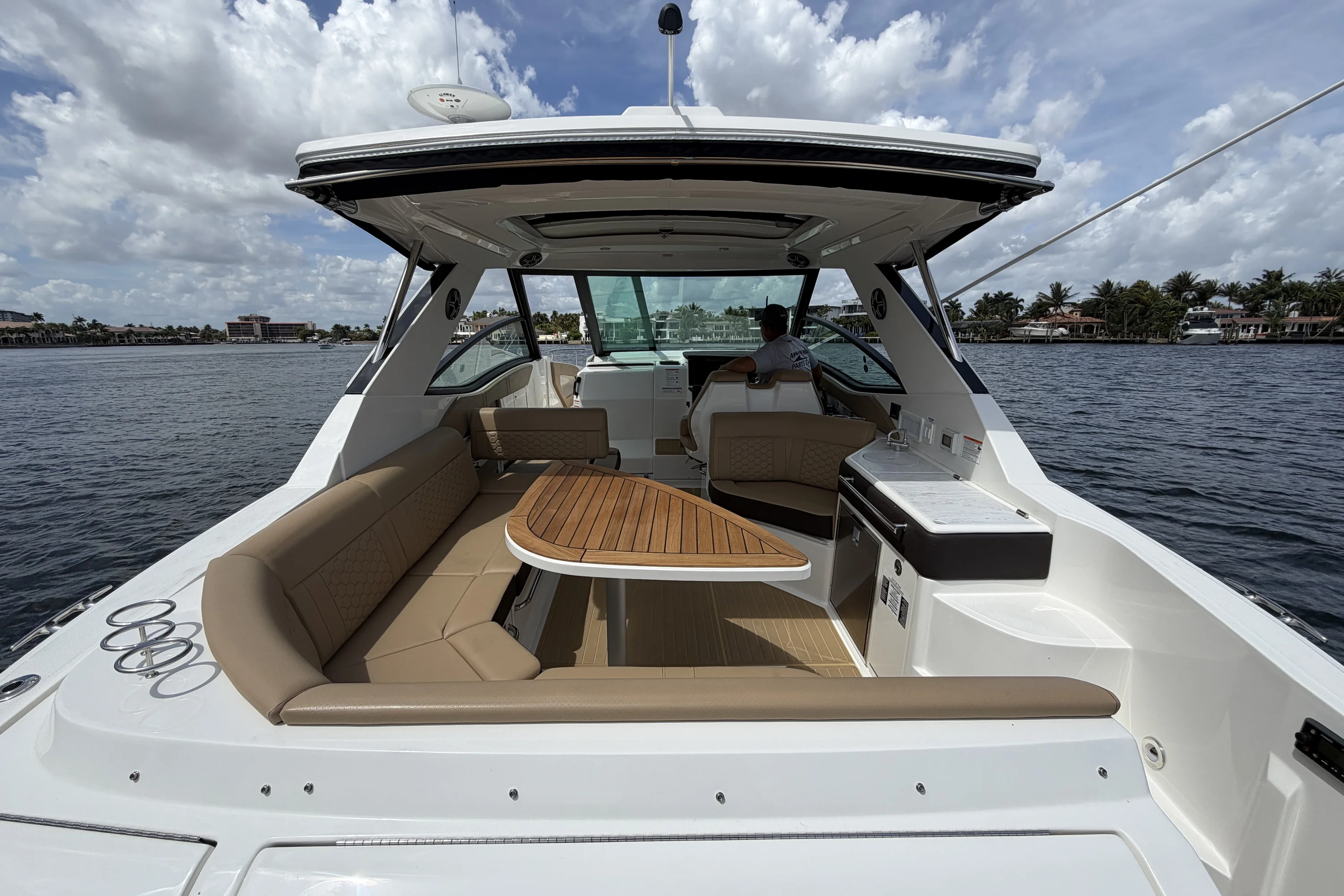 2026 Sea Ray Sundancer 320 Outboard Image Thumbnail #17