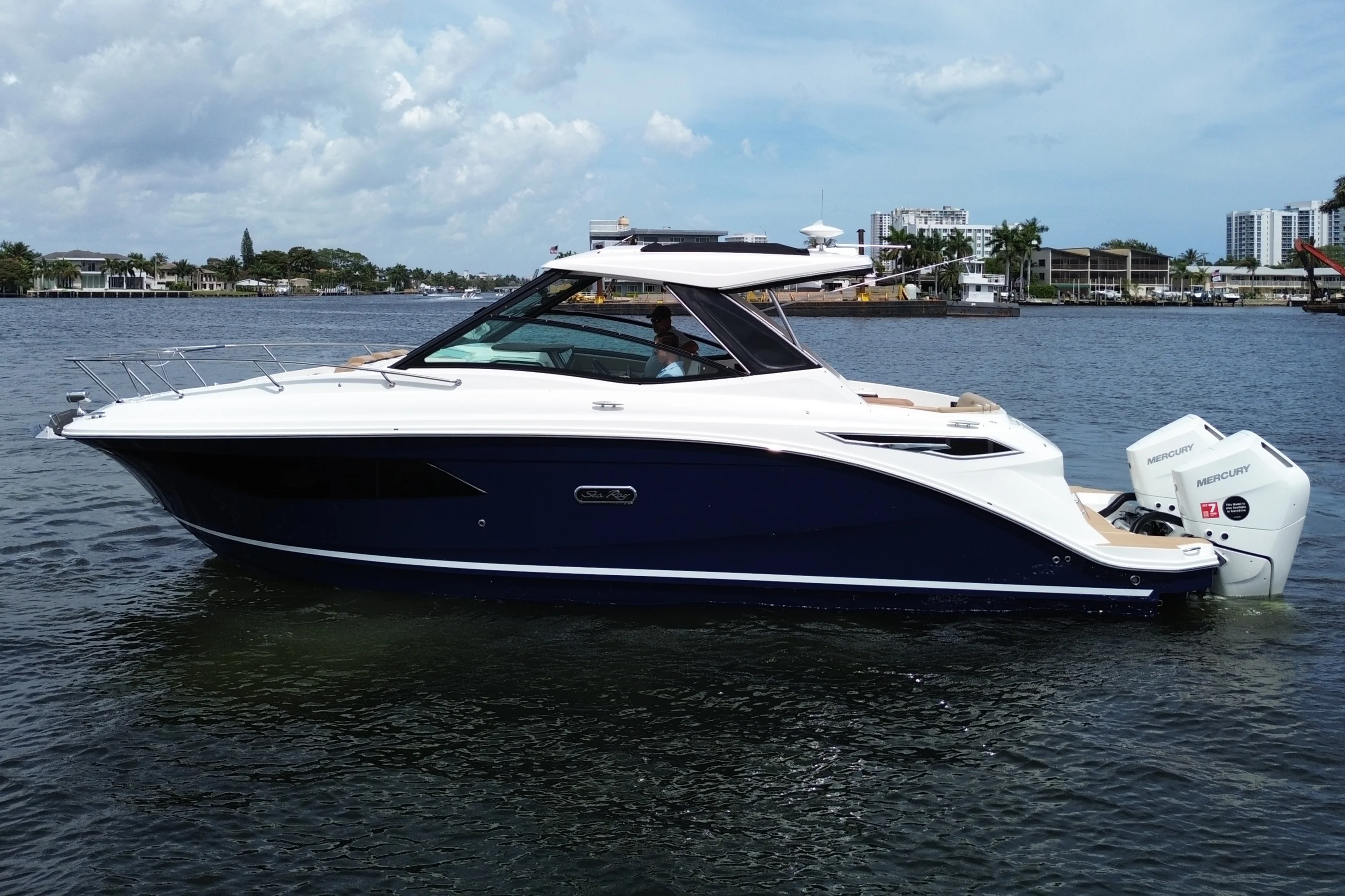2026 Sea Ray Sundancer 320 Outboard Image Thumbnail #2