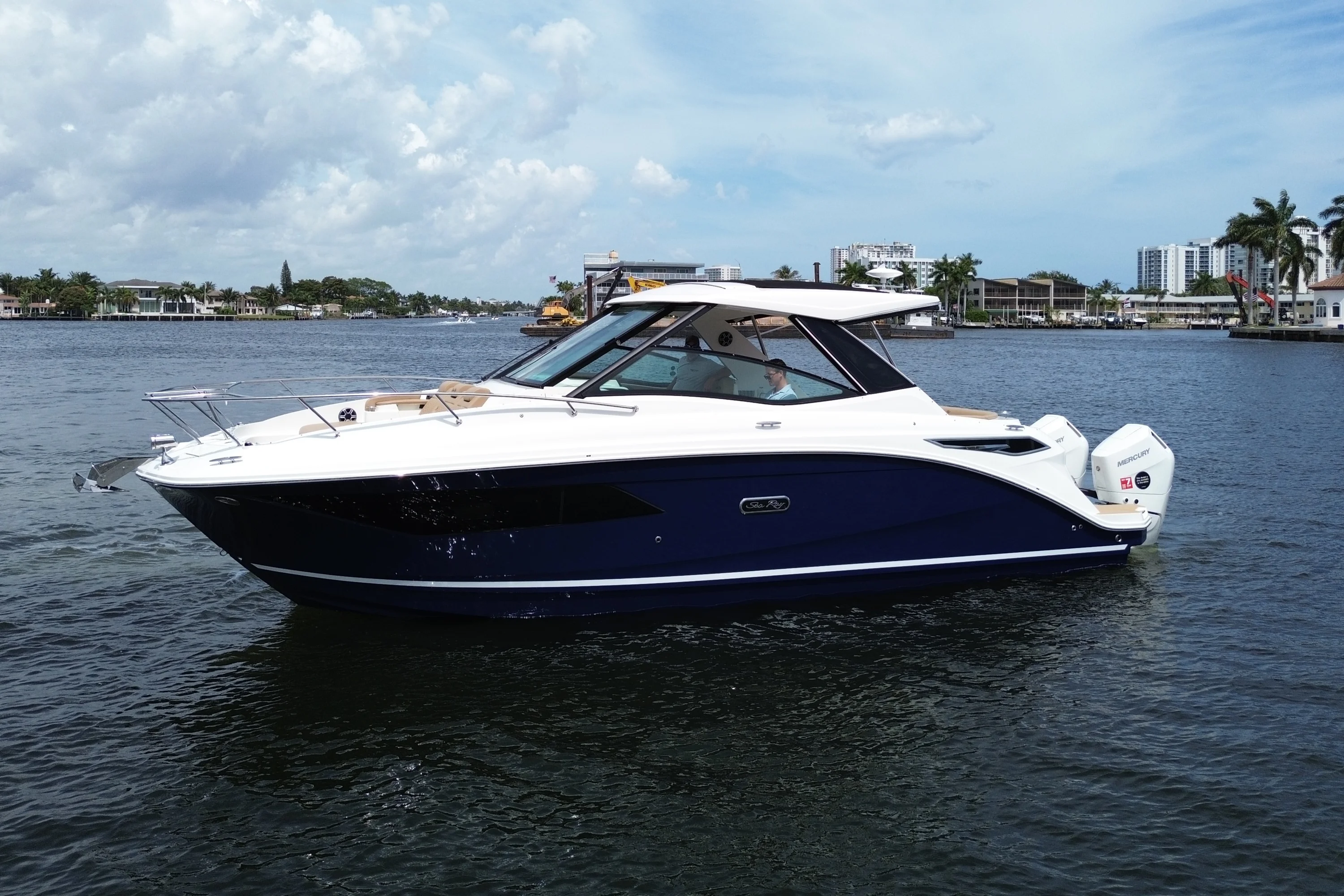 2026 Sea Ray Sundancer 320 Outboard Image Thumbnail #0
