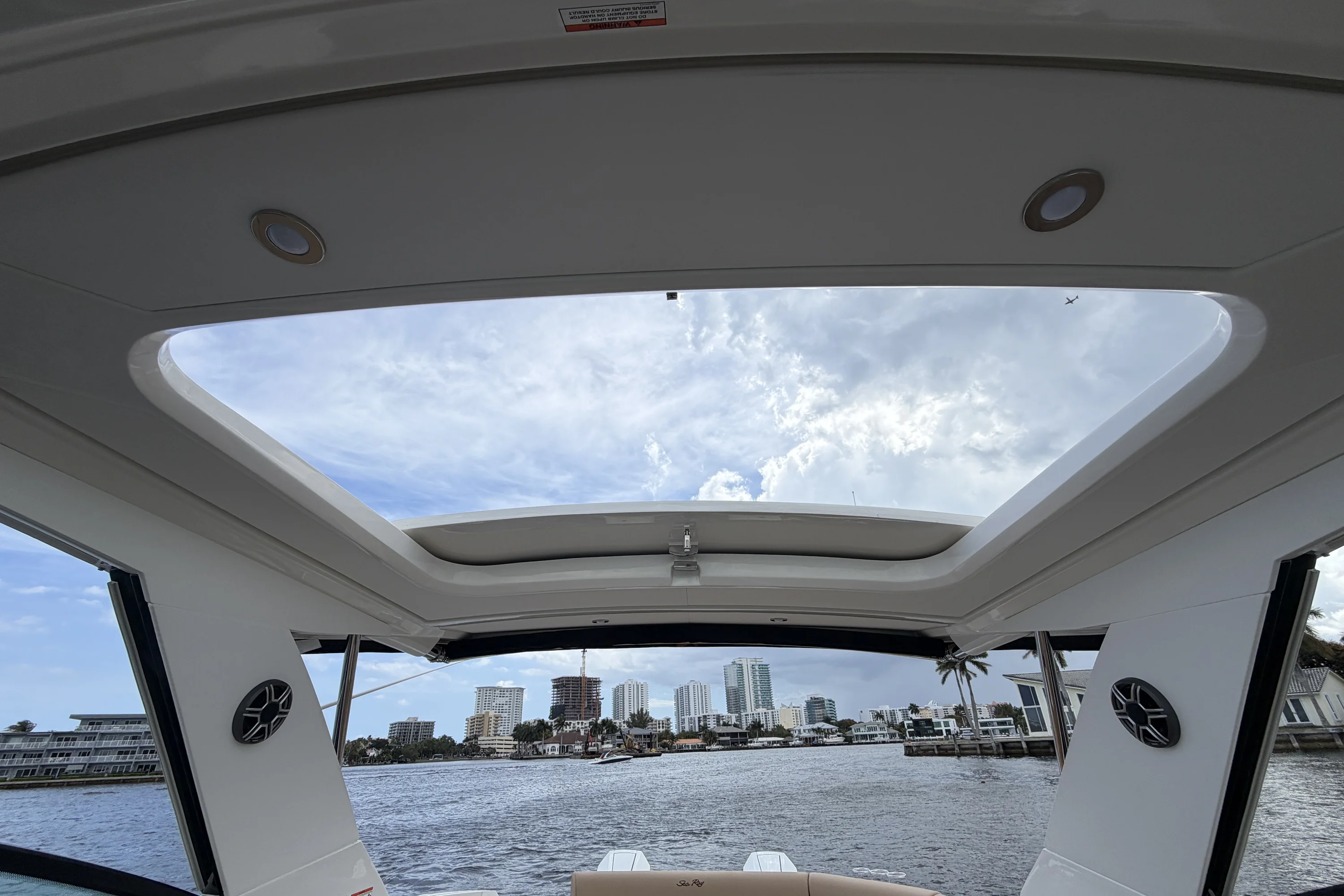 2026 Sea Ray Sundancer 320 Outboard Image Thumbnail #31