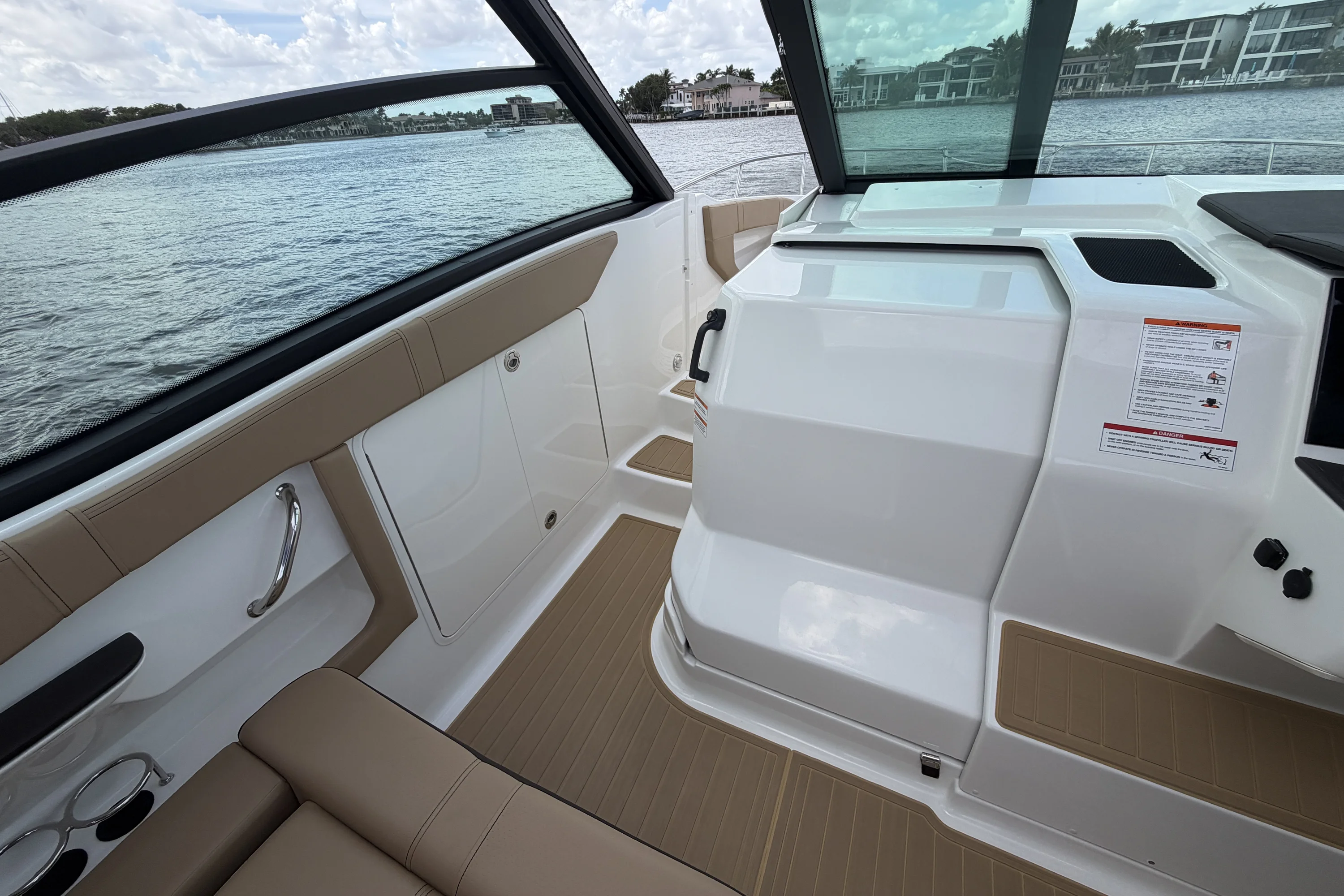 2026 Sea Ray Sundancer 320 Outboard Image Thumbnail #33